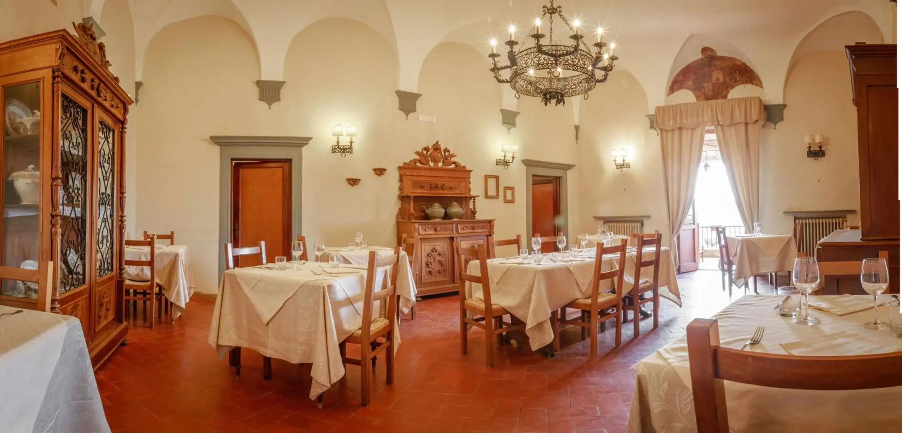 Restaurant/Places to Eat in Hotel Il Castello