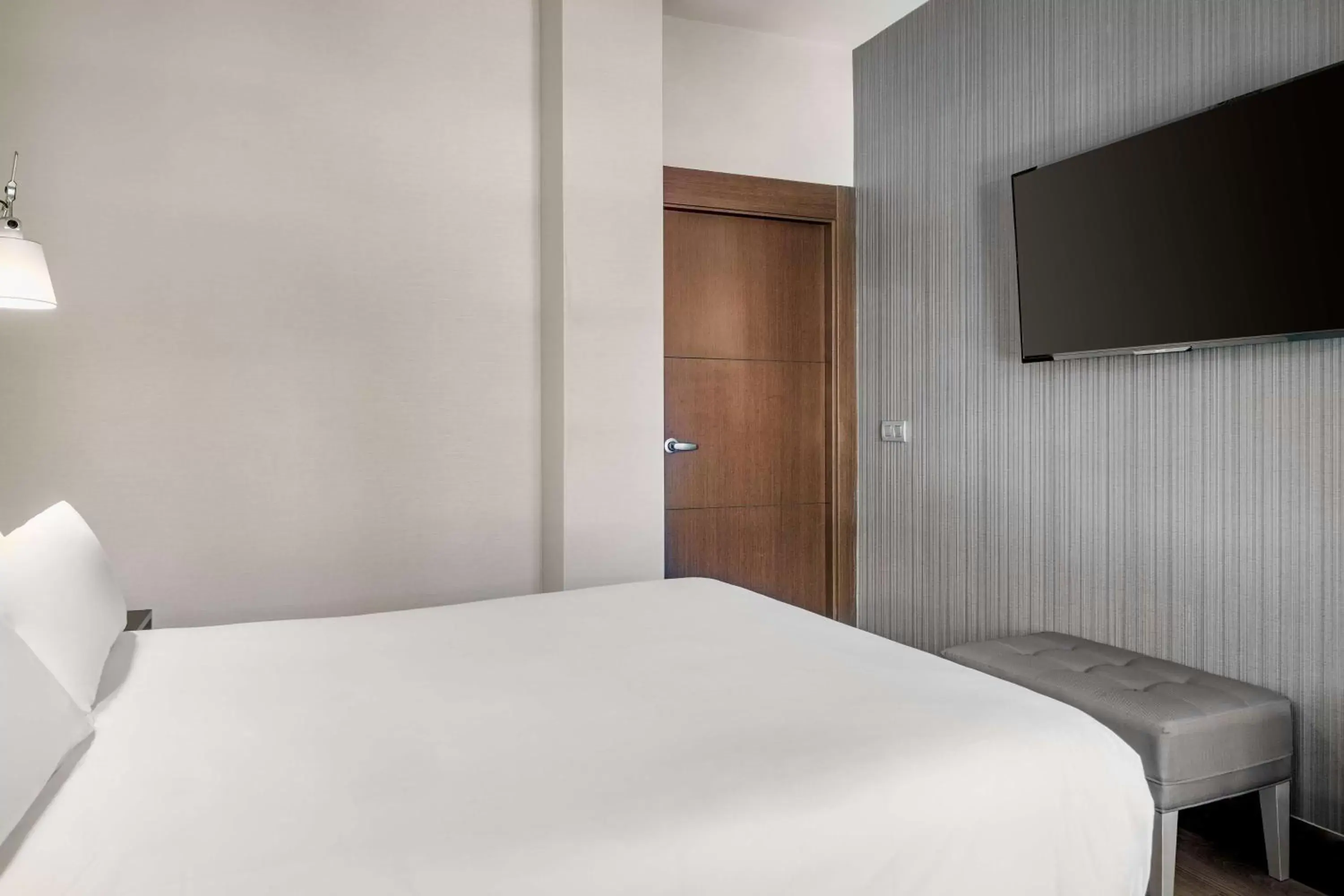 Photo of the whole room, Bed in NH Collection León Plaza Mayor Photo of the whole room, Bed in NH Collection León Plaza Mayor