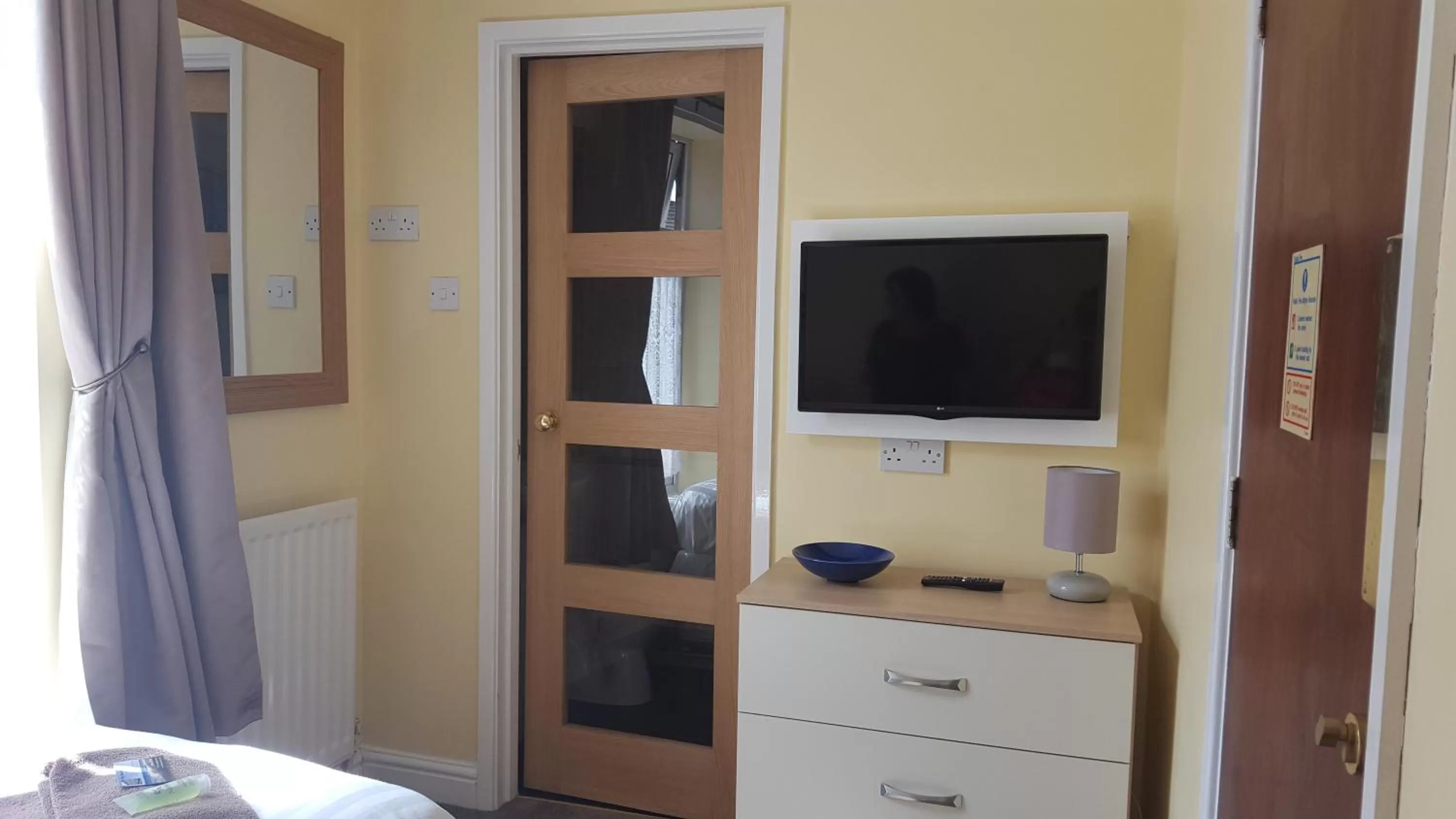 TV and multimedia, TV/Entertainment Center in The Beacon Hotel