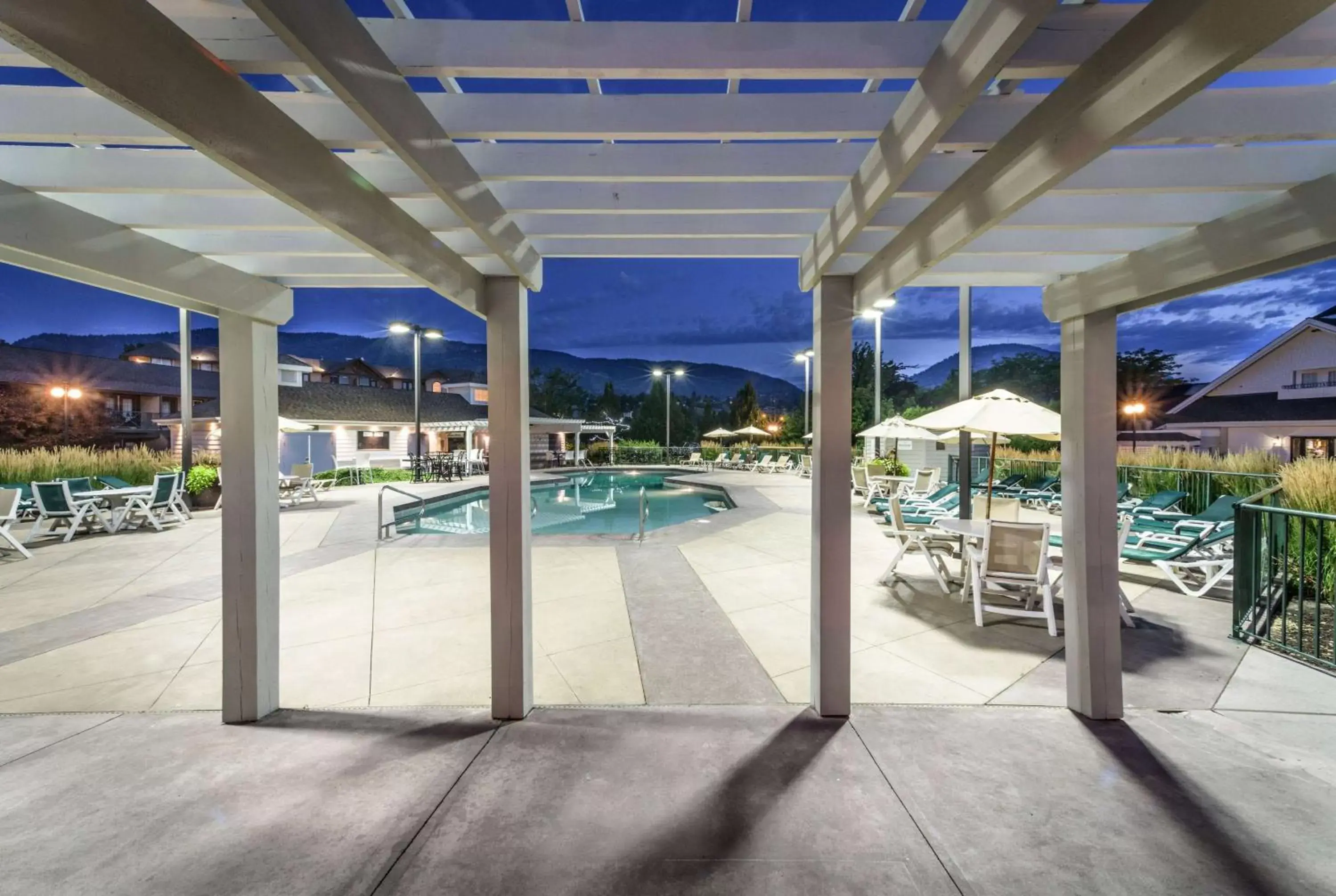 Pool view, Swimming Pool in Ramada by Wyndham Penticton Hotel & Suites