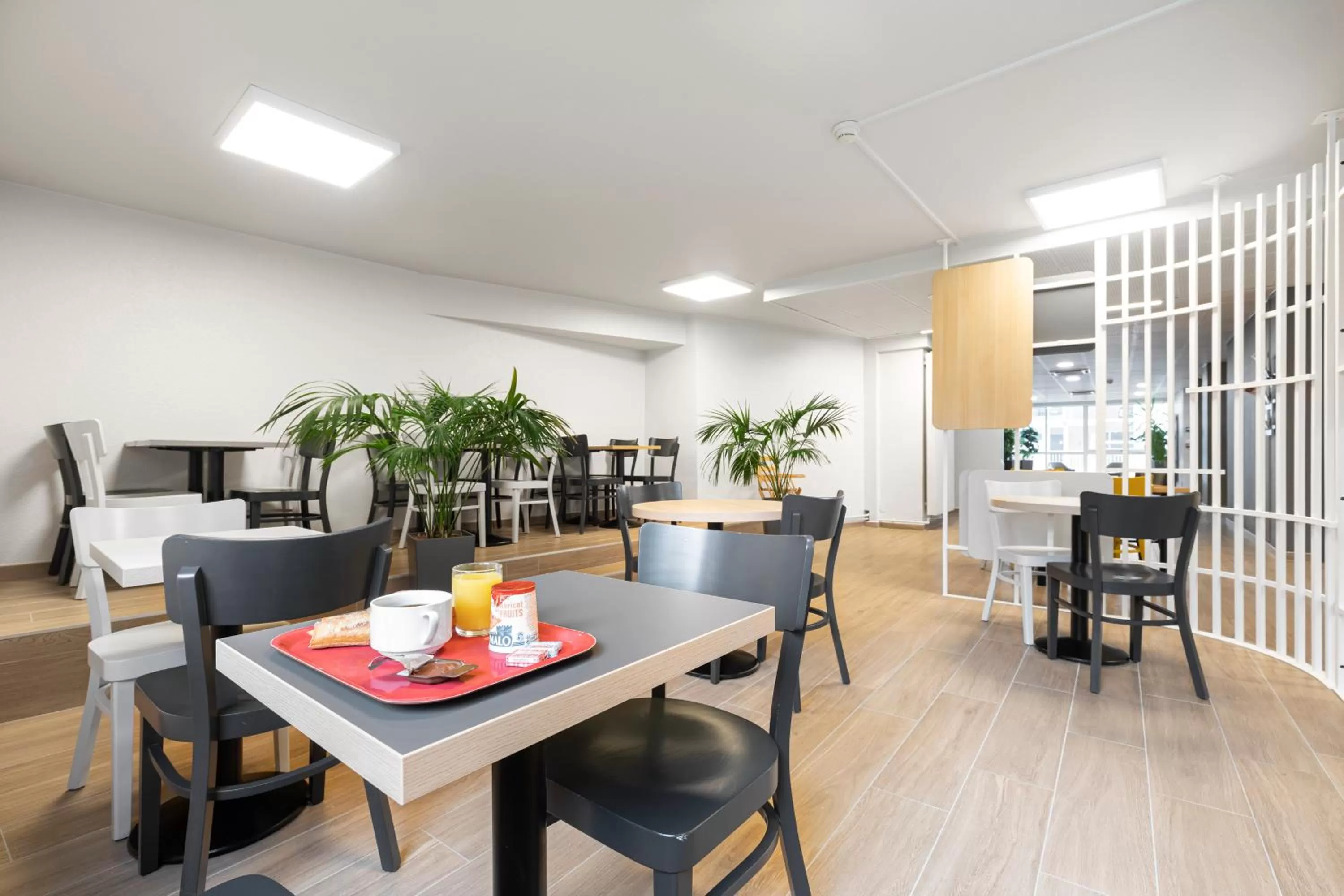 Buffet breakfast in B&B HOTEL Lyon Centre Monplaisir