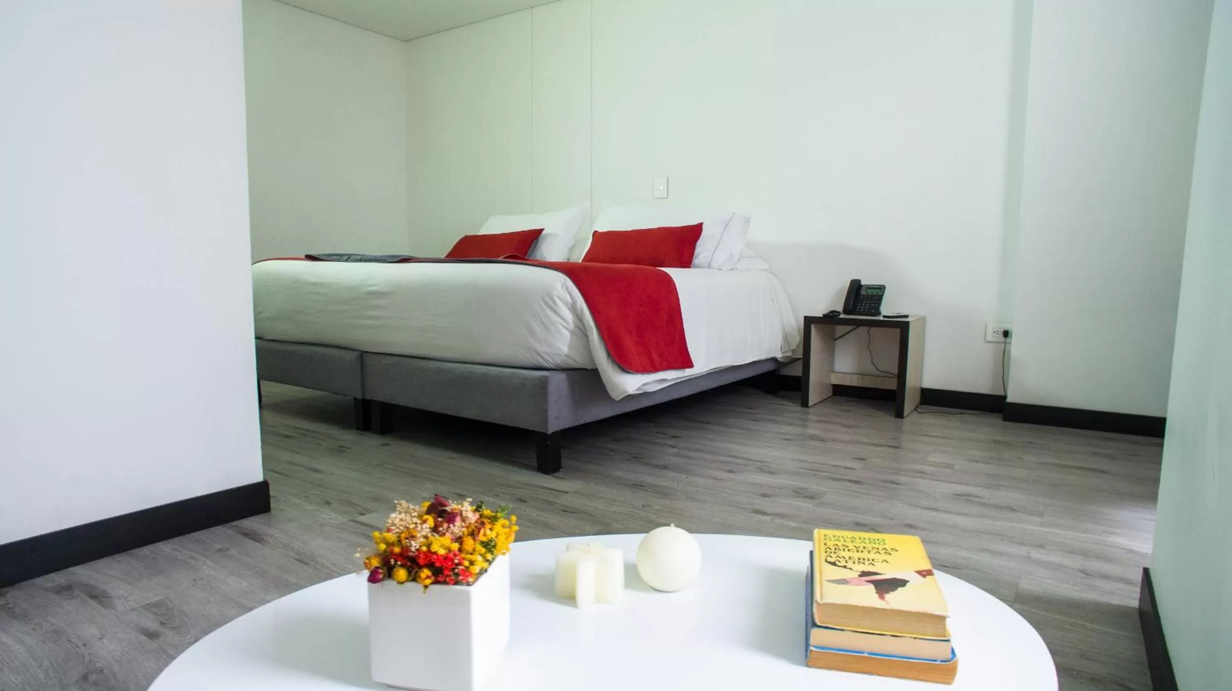 Bedroom, Bed in Hotel WLH Silver Bogota - White Lighthouse