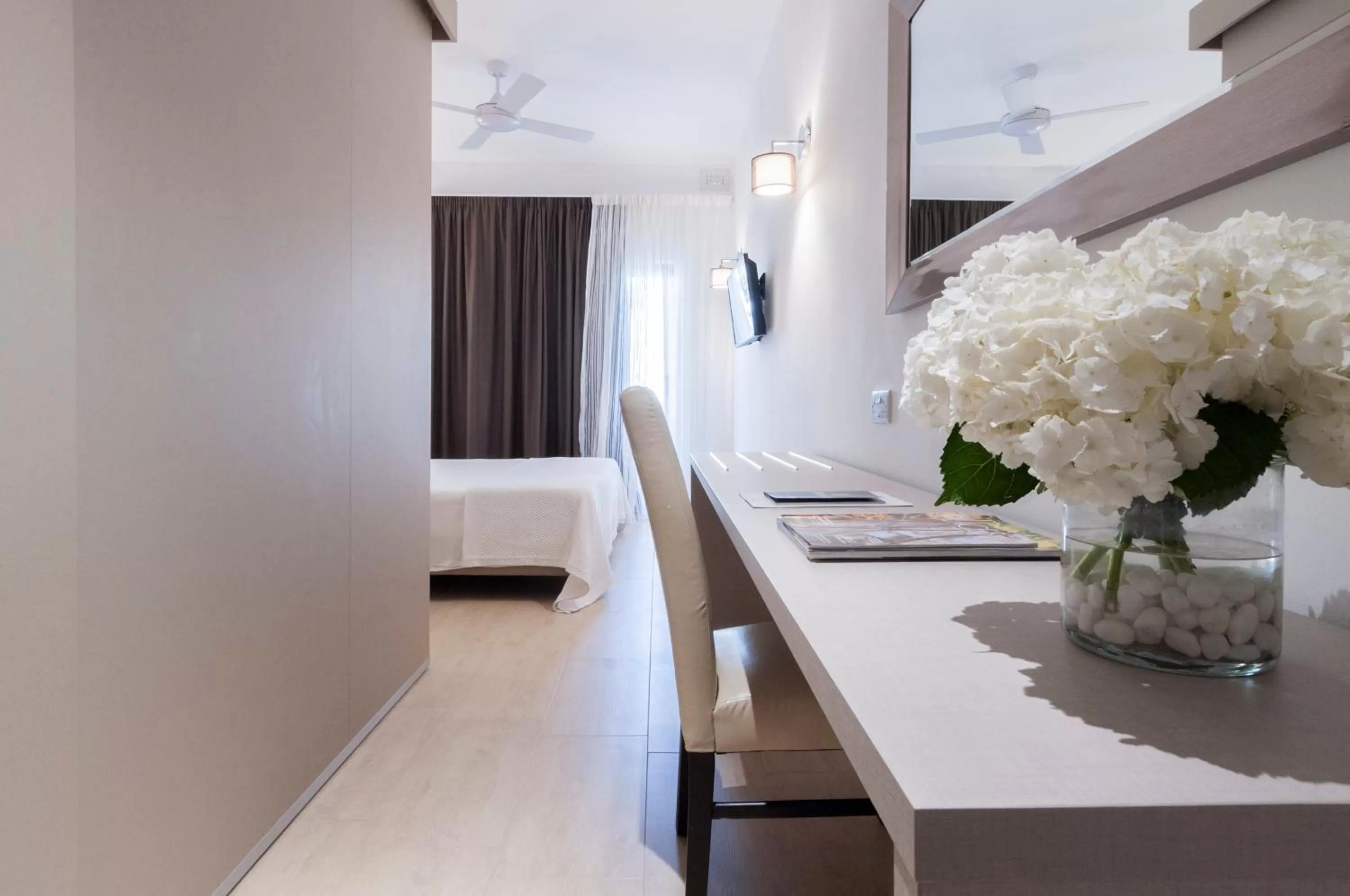 Other, Bed in Alexandra Hotel