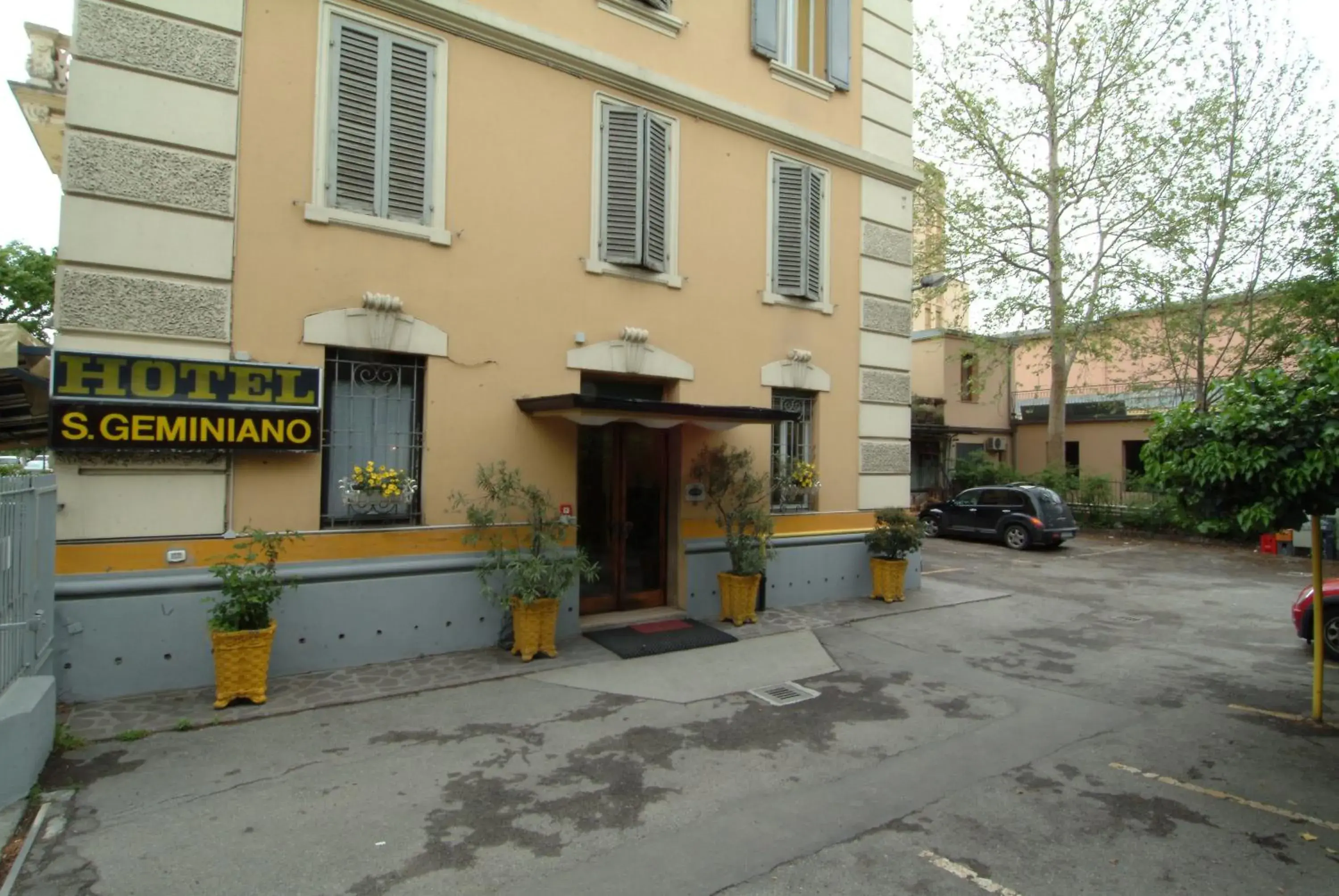 Facade/entrance, Property Building in Hotel San Geminiano