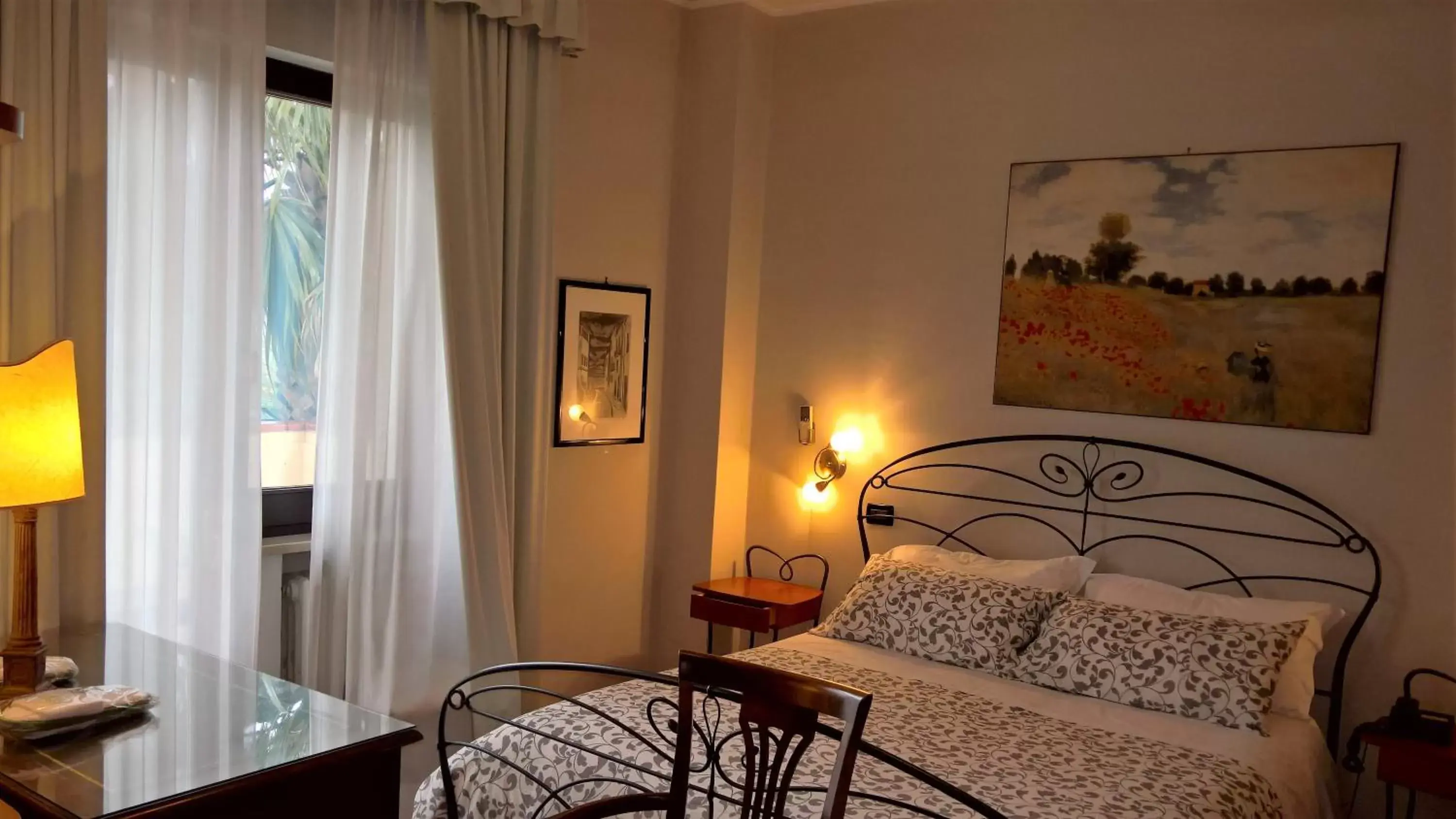 Photo of the whole room, Bed in Hotel La Rotonda