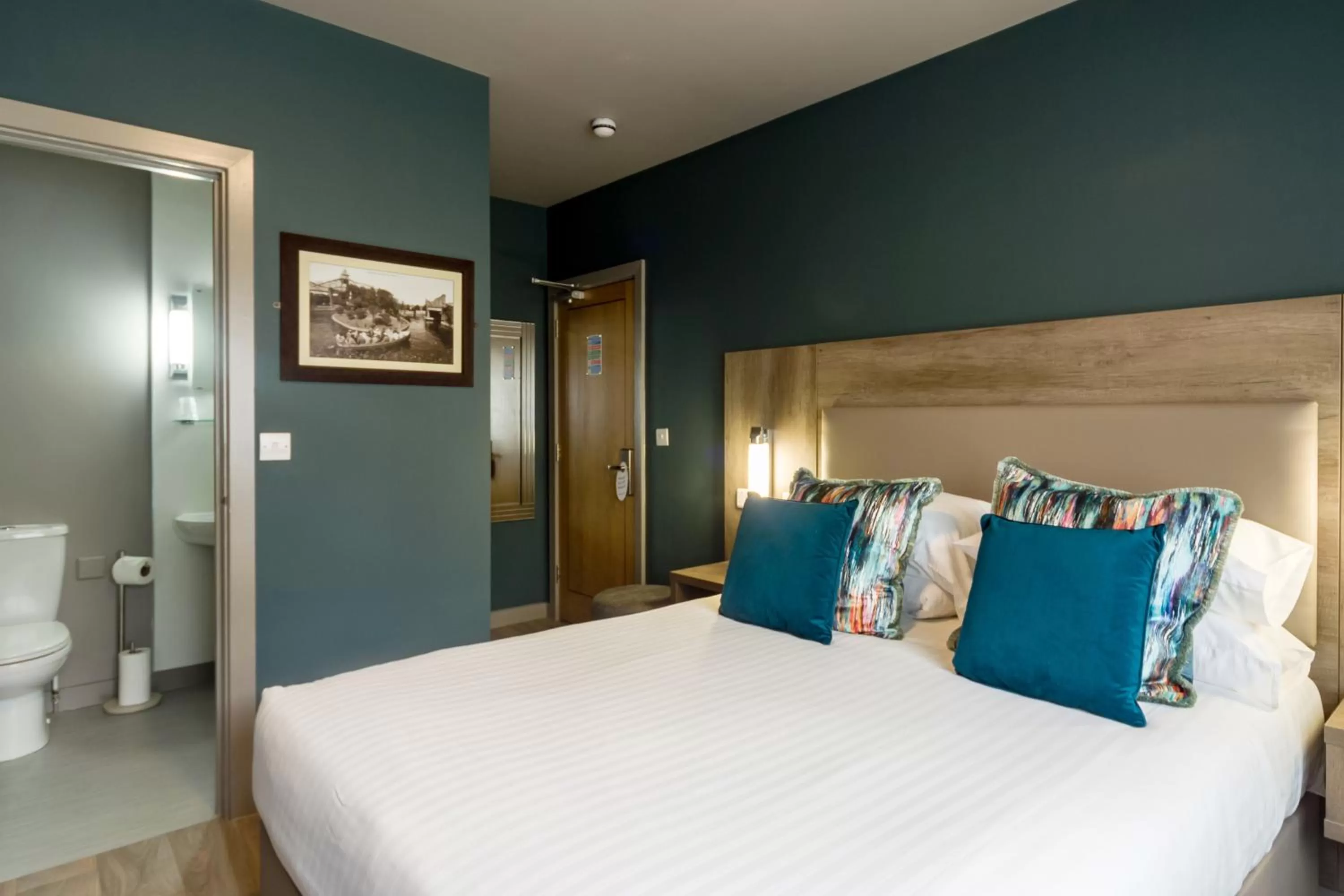 Bedroom, Bed in Hotel No 8