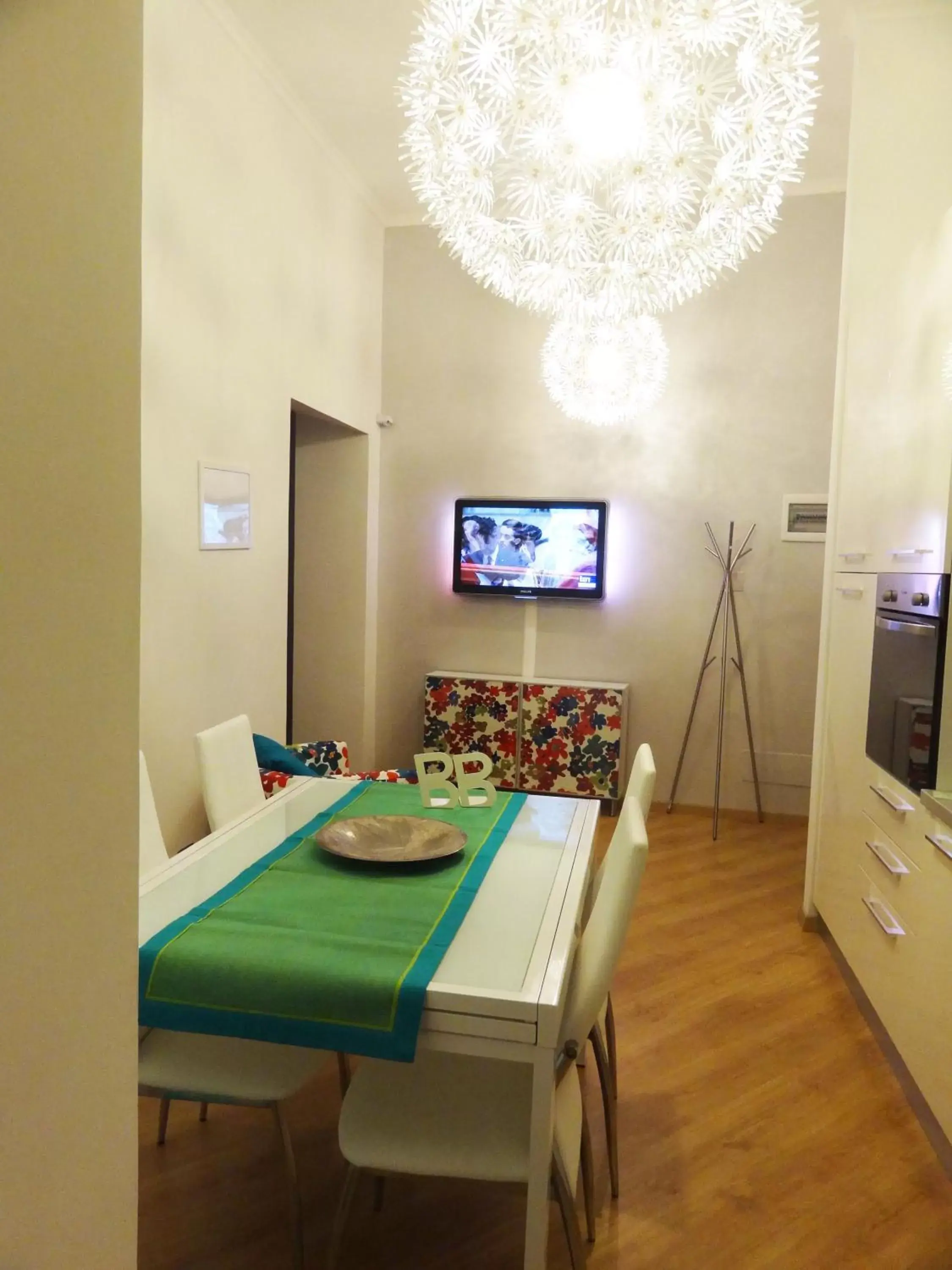 Communal lounge/ TV room, Dining Area in Bye Bye Roma Pantheon Suite