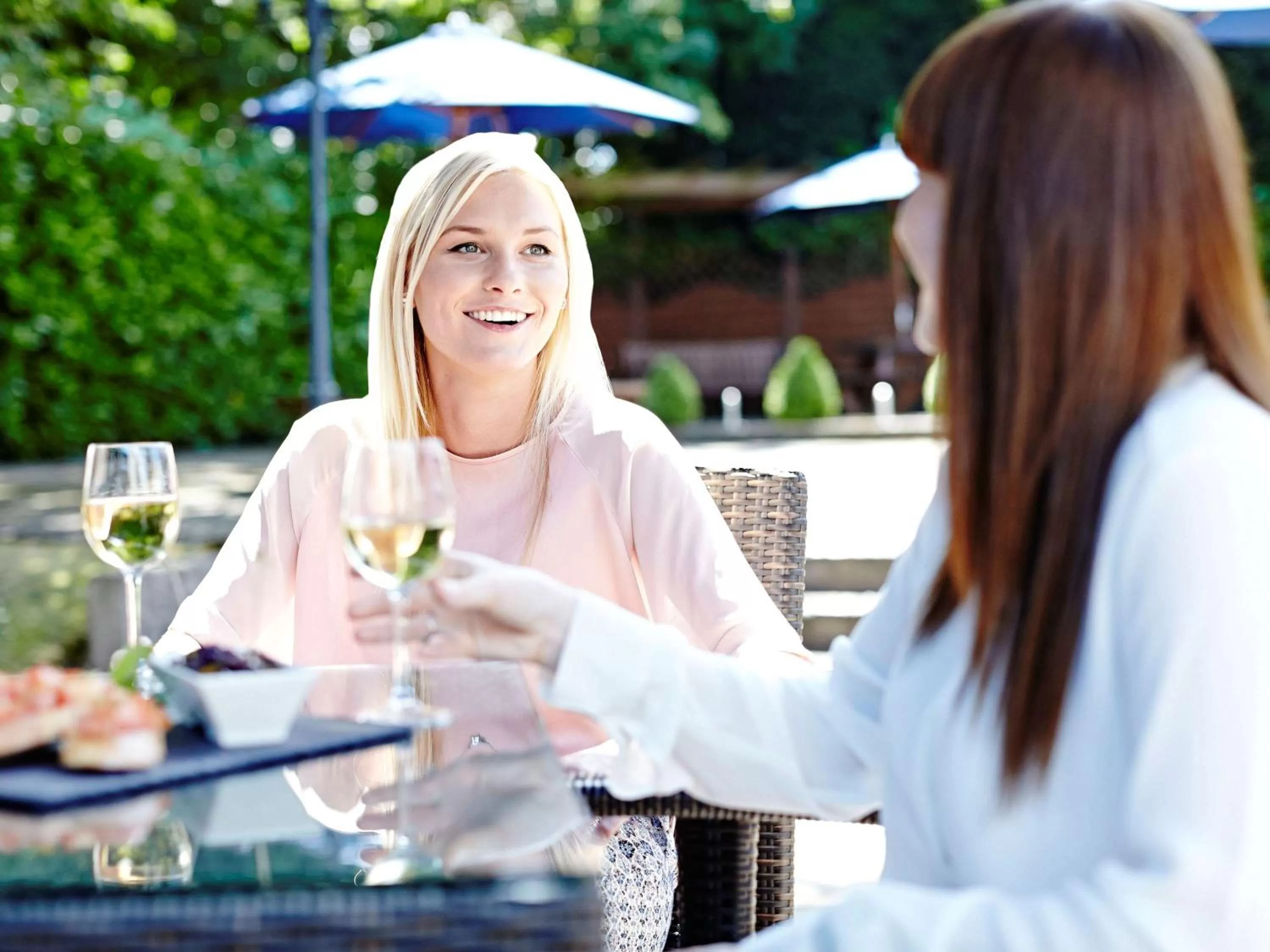 Lounge or bar in Novotel Coventry