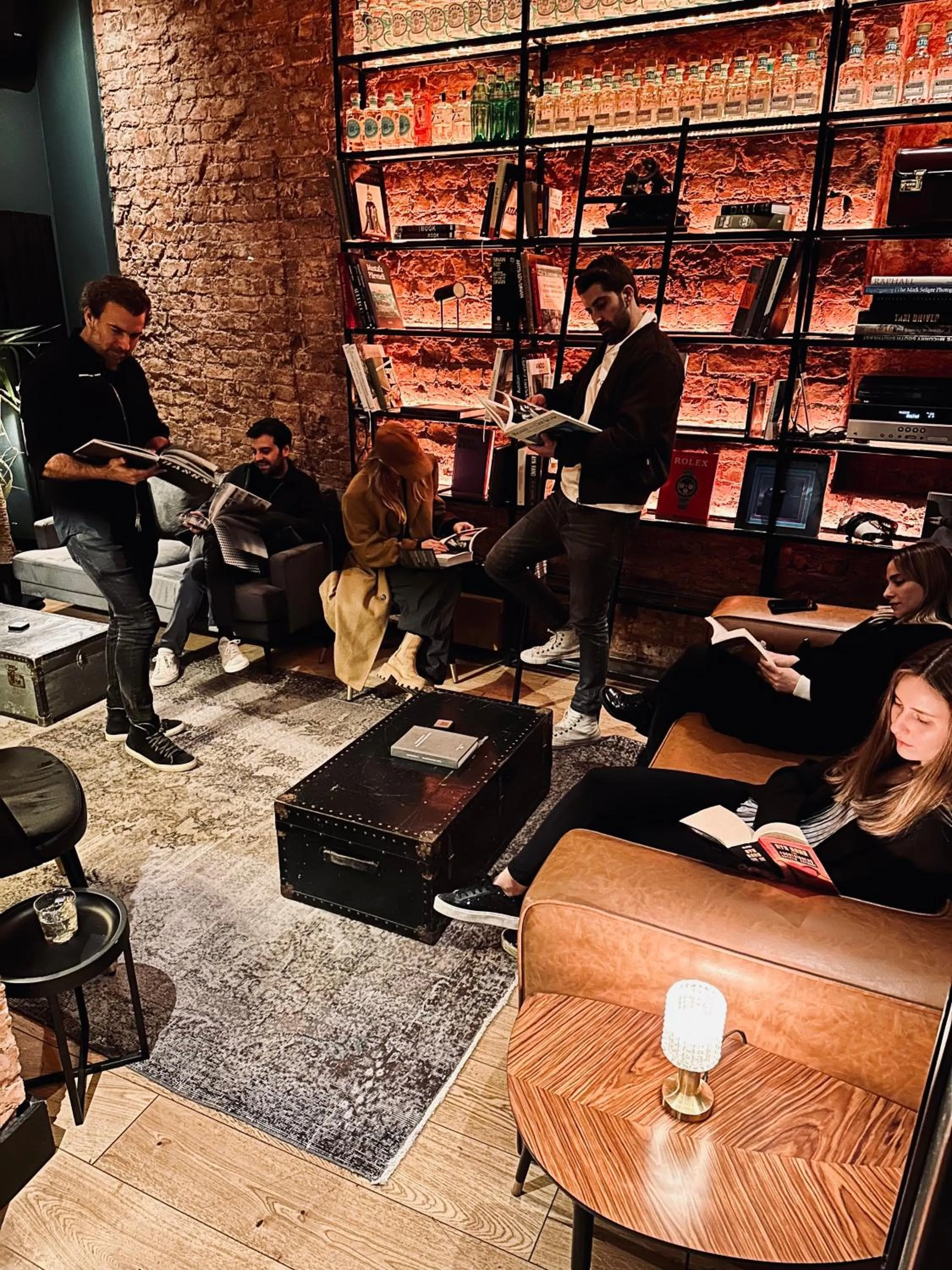 Communal lounge/ TV room in RUZ Hotels