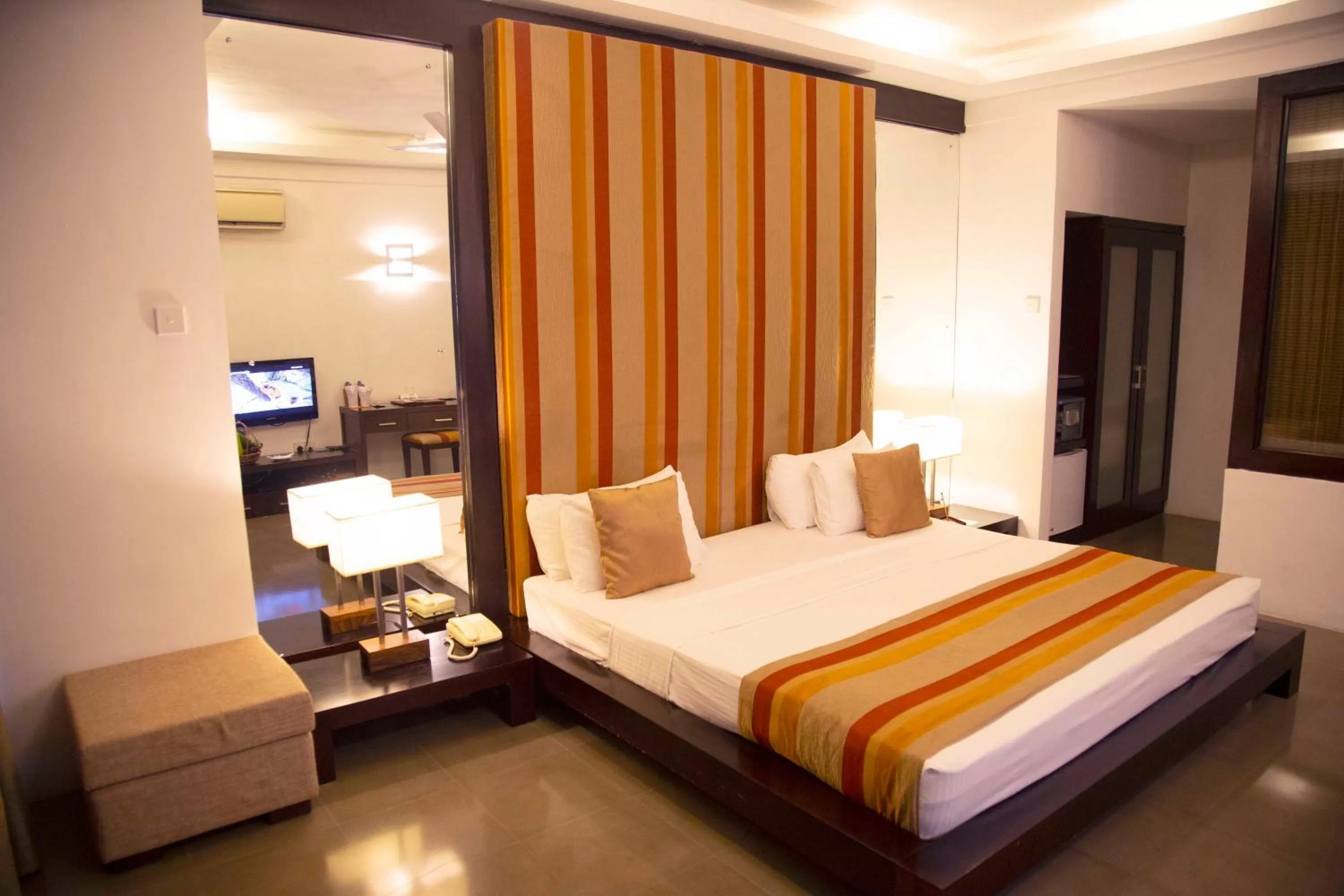 Photo of the whole room, Bed in Kandy The Tourmaline