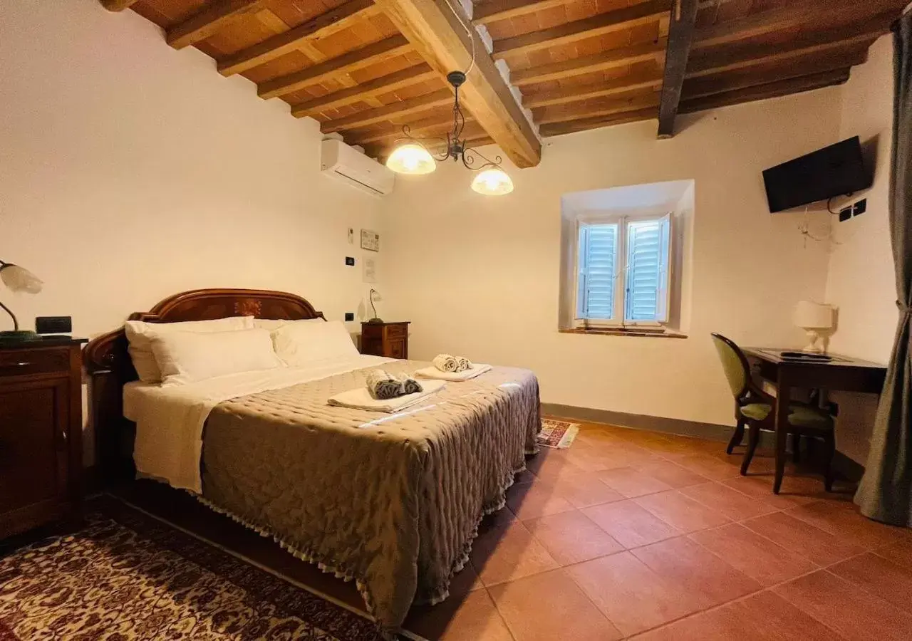 Photo of the whole room, Bed in B&B Giardino delle Camelie