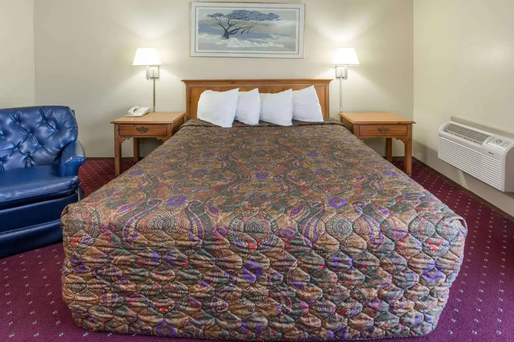 Bed in Days Inn by Wyndham Medford