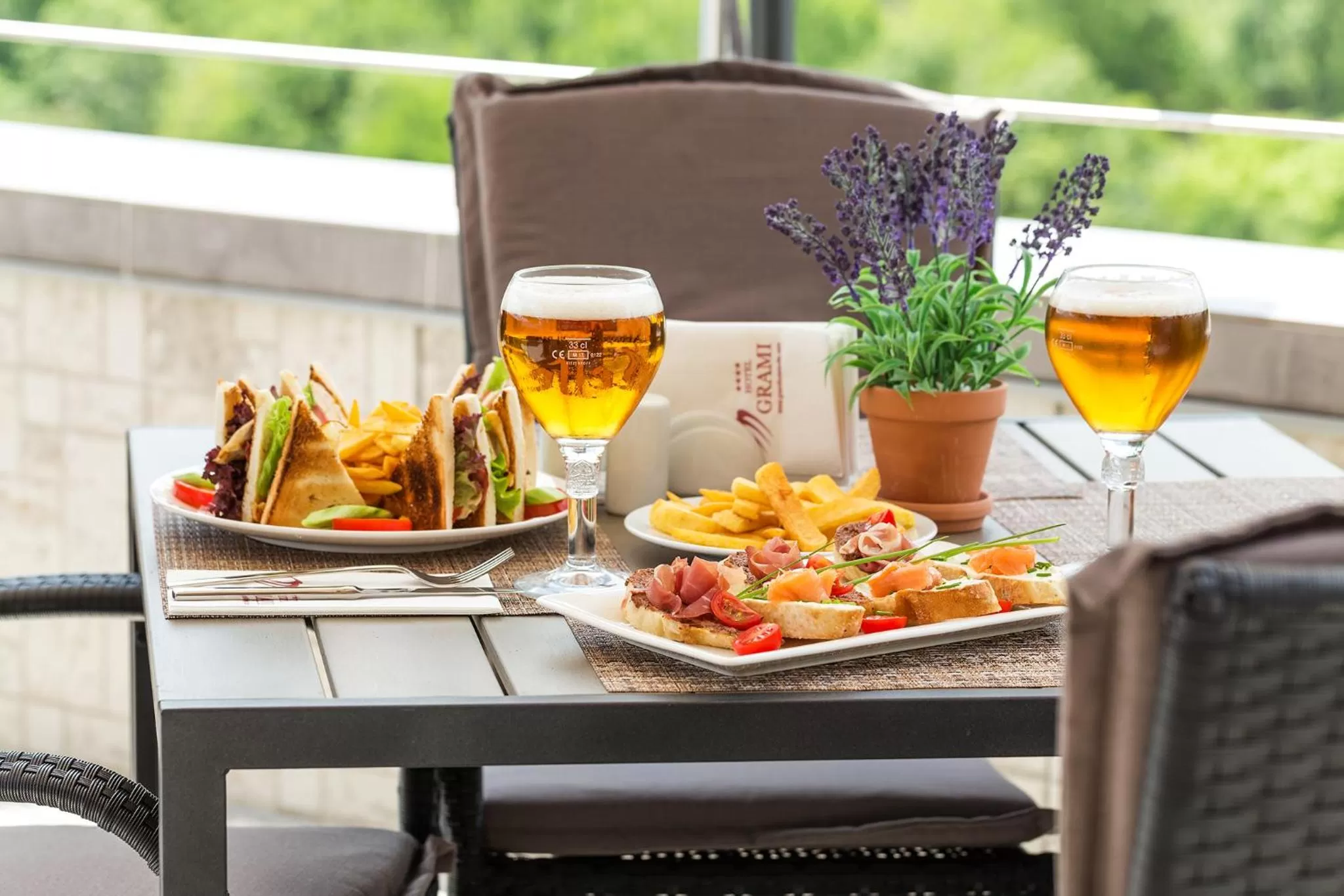 Restaurant/places to eat in Grami Hotel Sofia