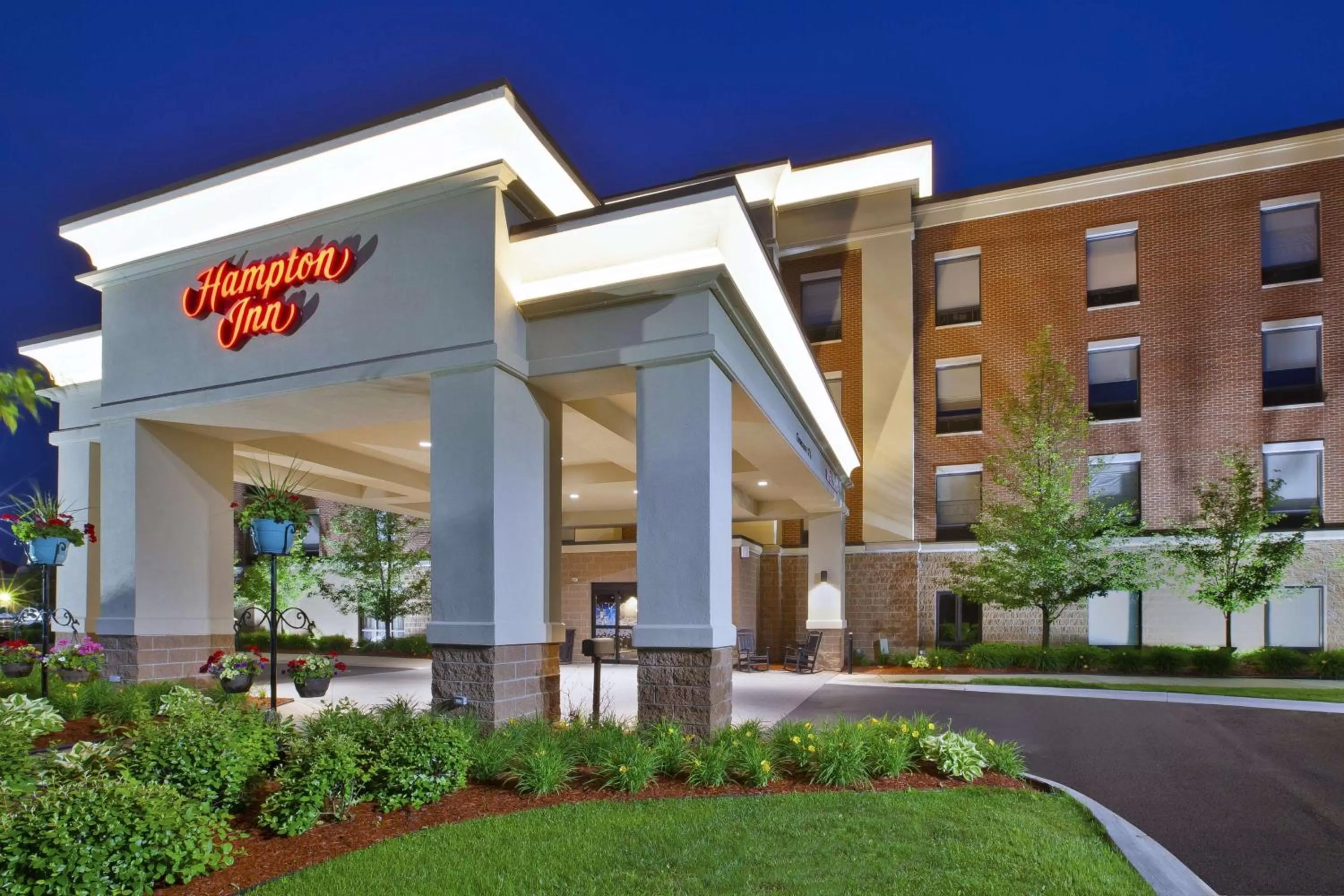 Property building in Hampton Inn Commerce/Novi