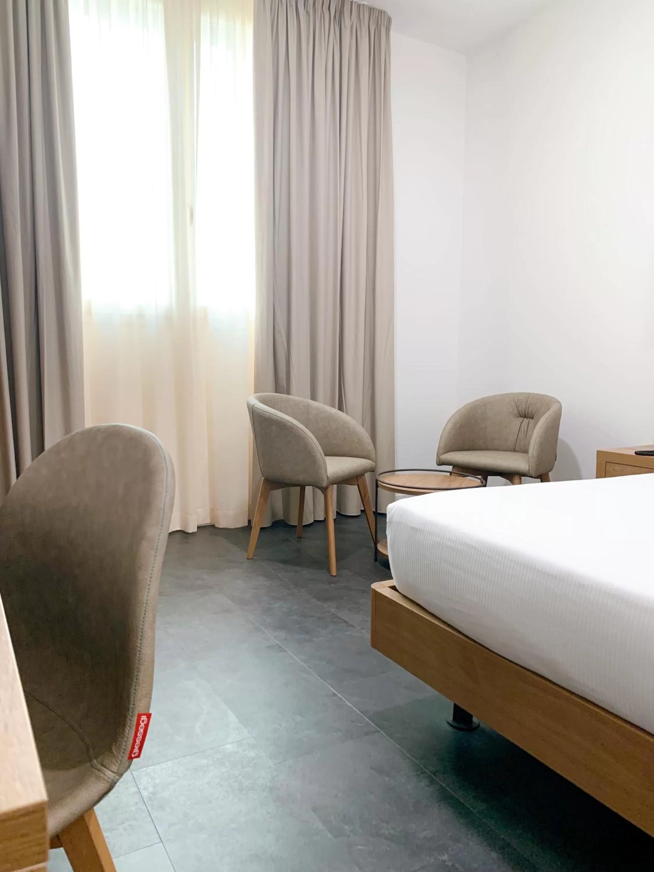 Photo of the whole room, Bed in V Hotel