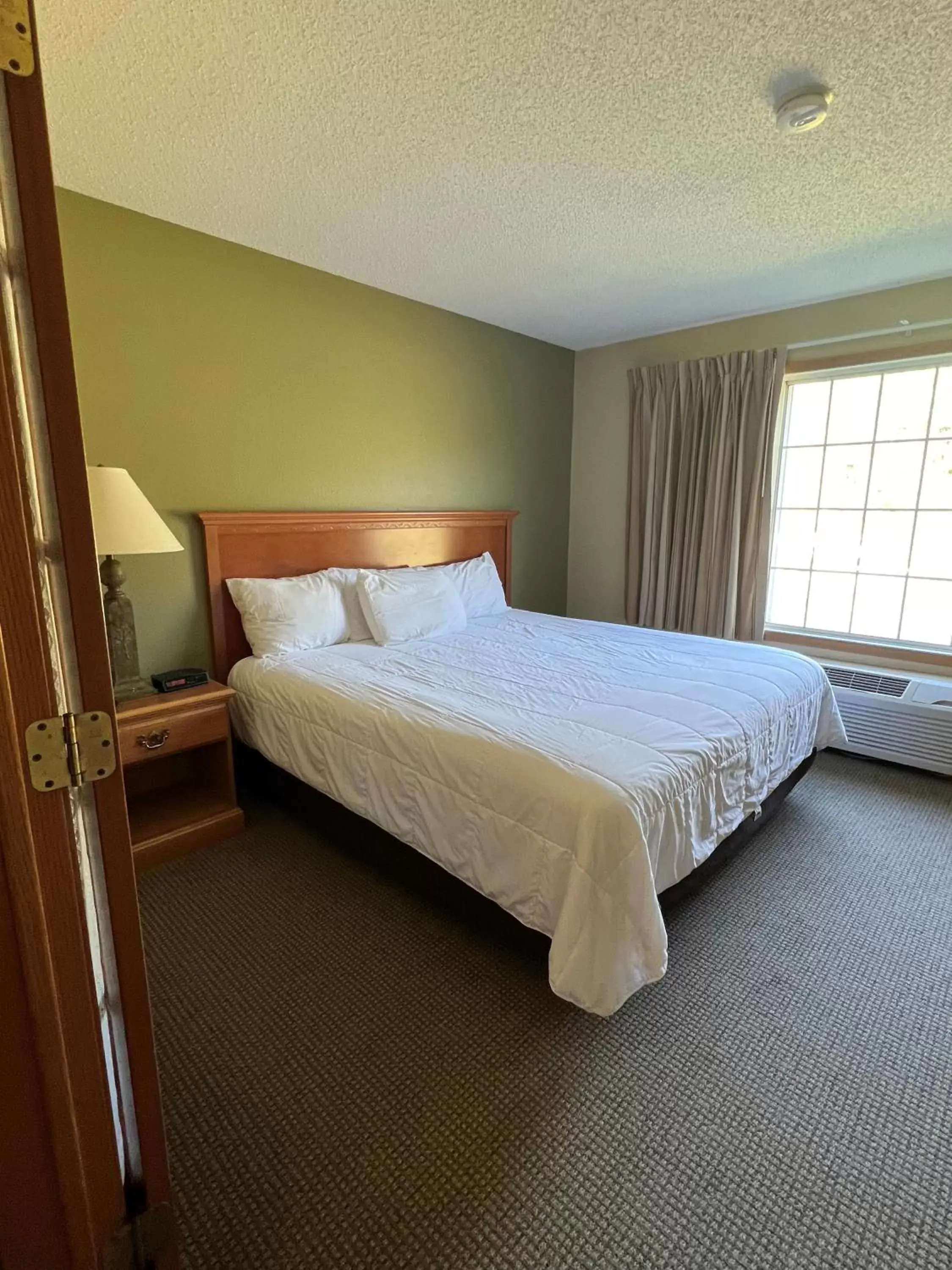 Bedroom, Bed in Country Inn Walker