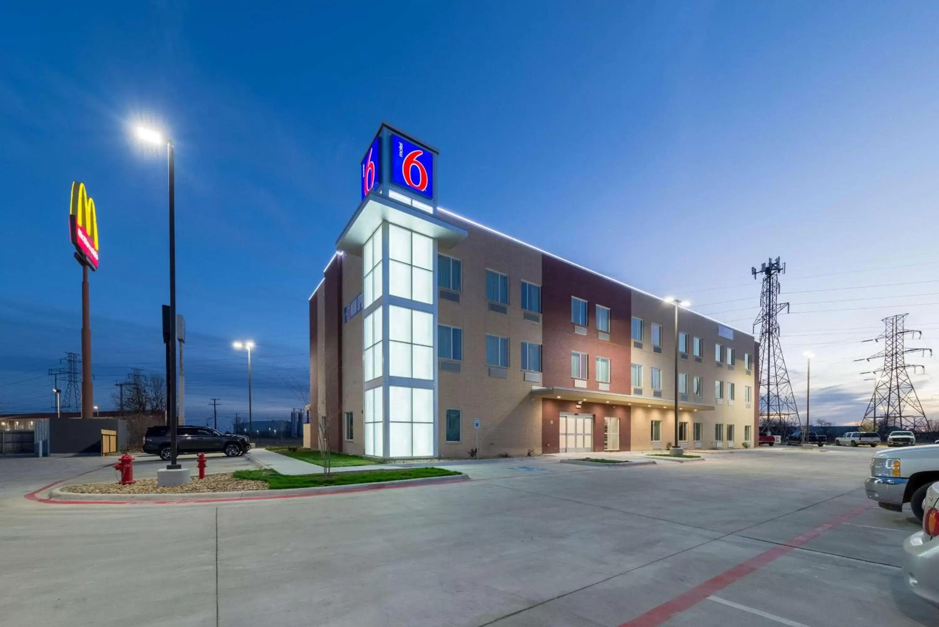 Property Building in Motel 6 Fort Worth, TX - North - Saginaw
