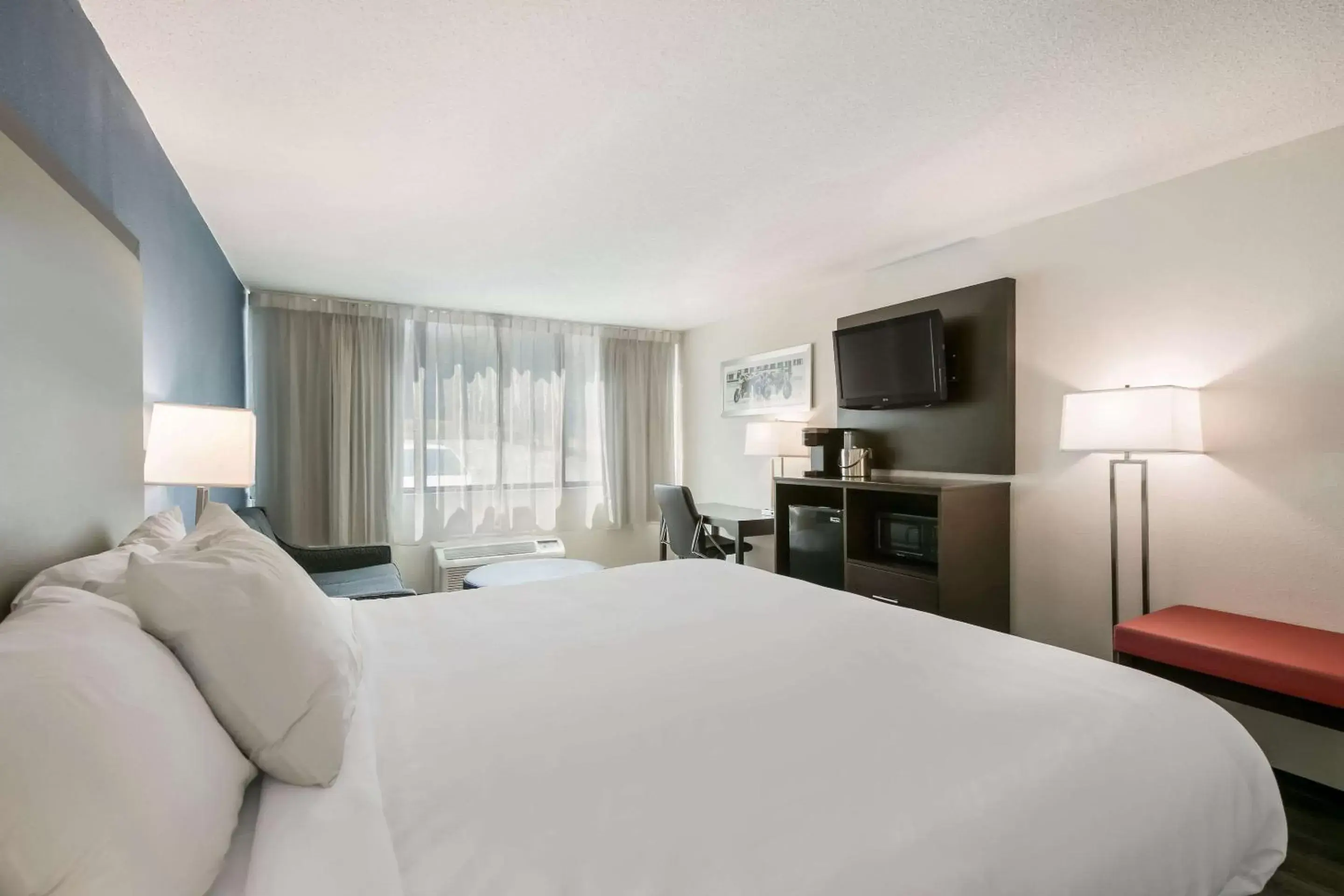 Standard King Room with Sofa Bed - Non Smoking in Clarion Hotel Conference Center Standard King Room with Sofa Bed - Non Smoking in Clarion Hotel Conference Center