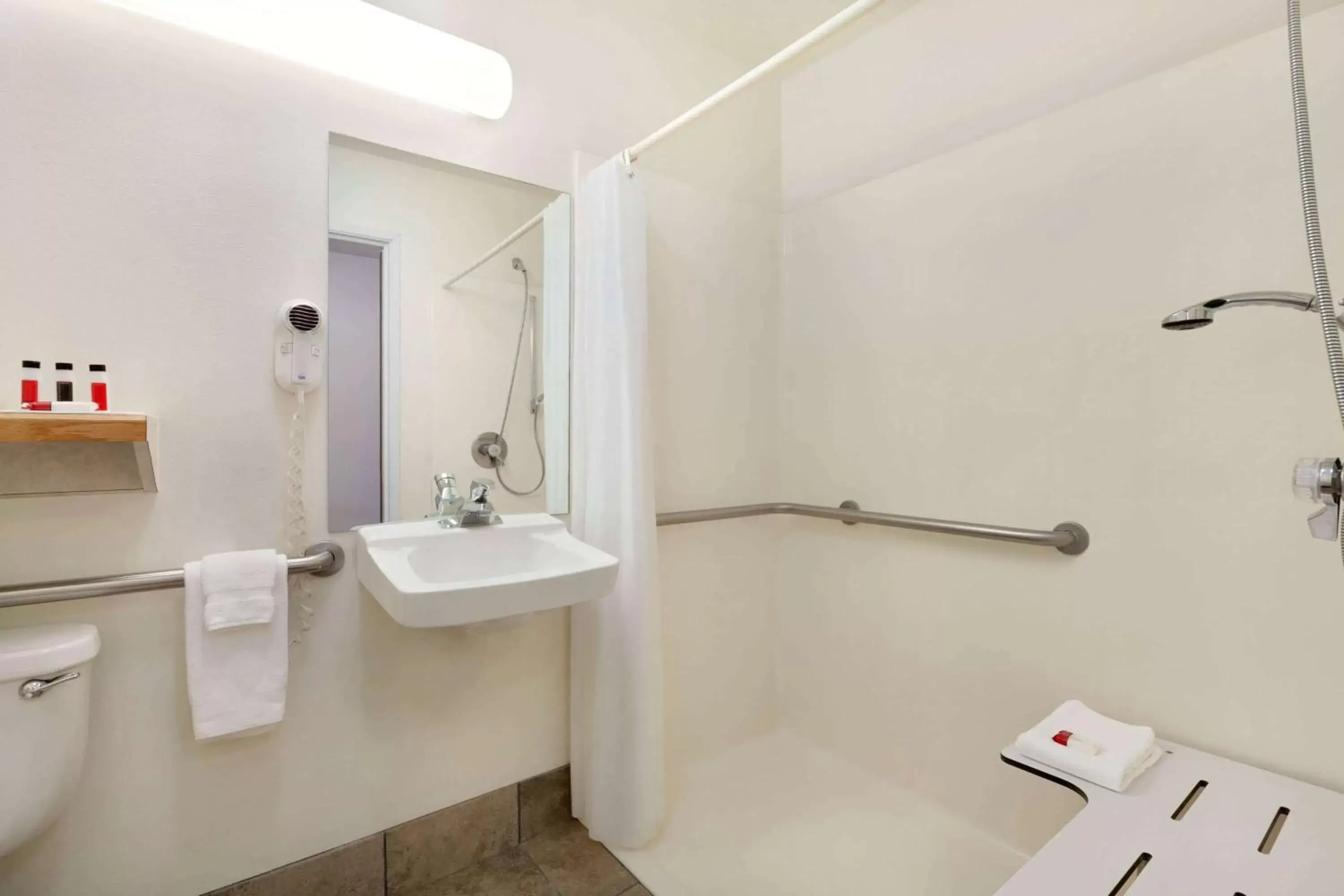 Bathroom in Travelodge by Wyndham Yermo