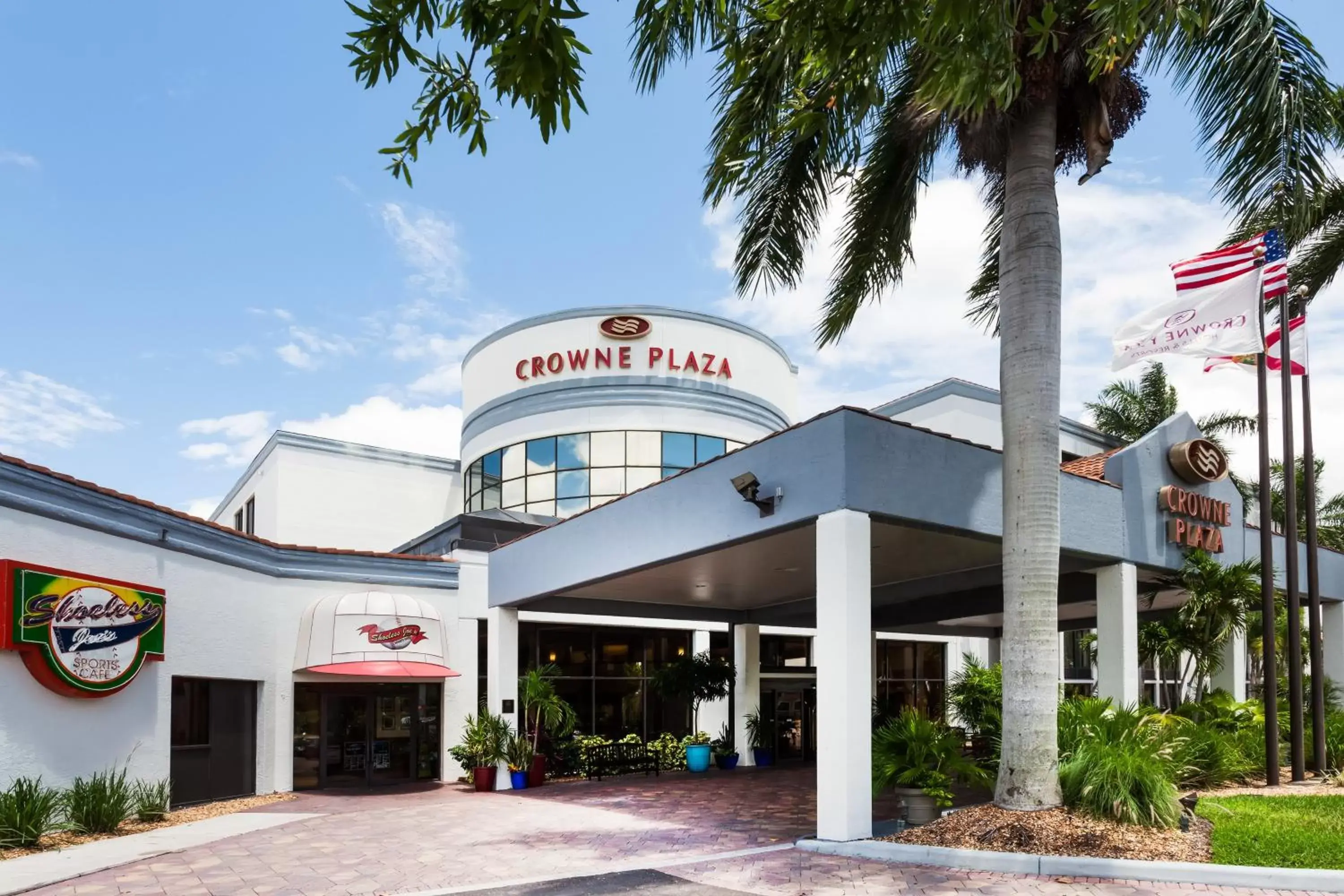 Property Building in Crowne Plaza Hotel Fort Myers at Bell Tower Shops, an IHG Hotel