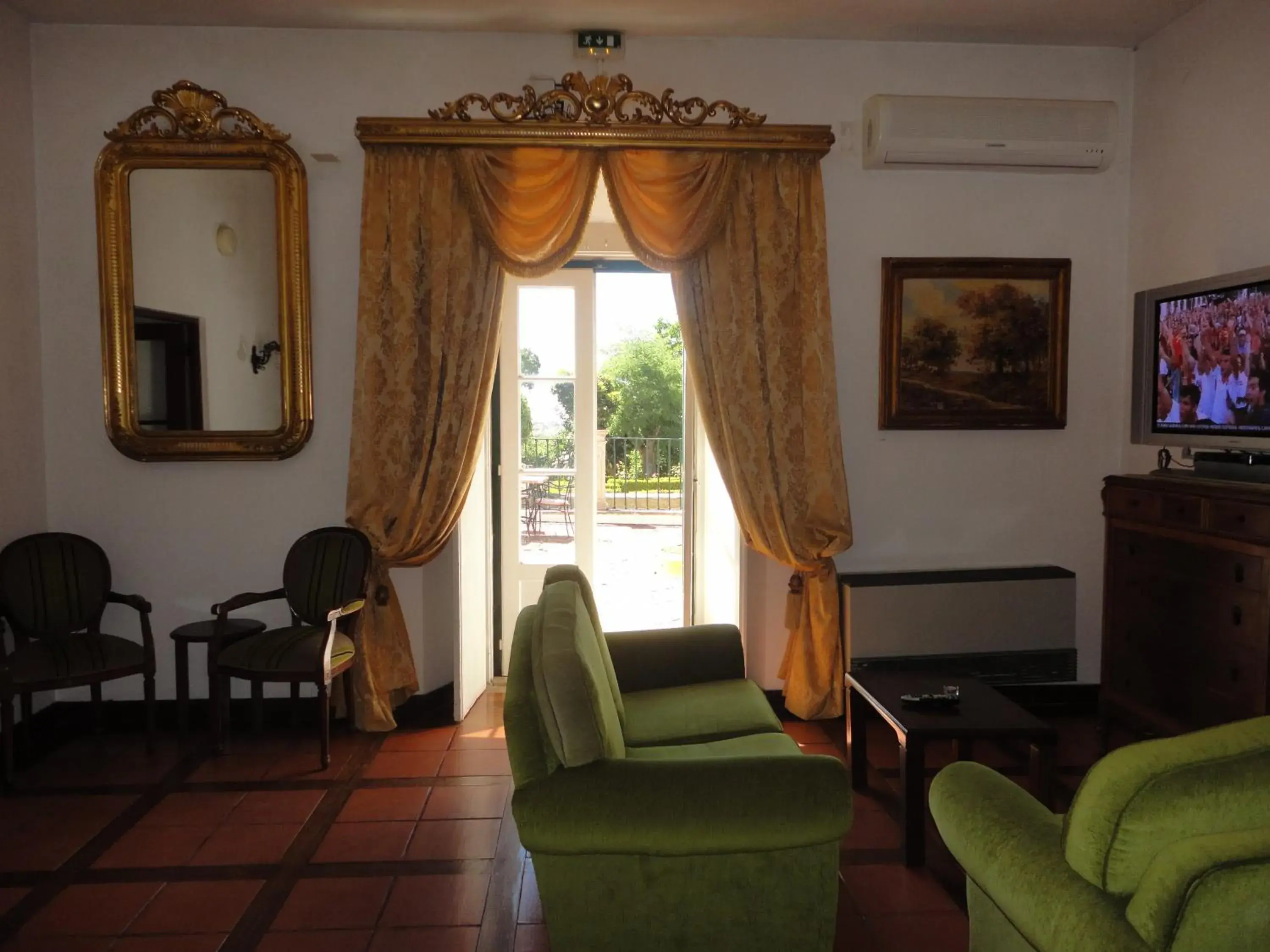 Communal lounge/ TV room, Seating Area in Hotel Rural Quinta de Santo Antonio