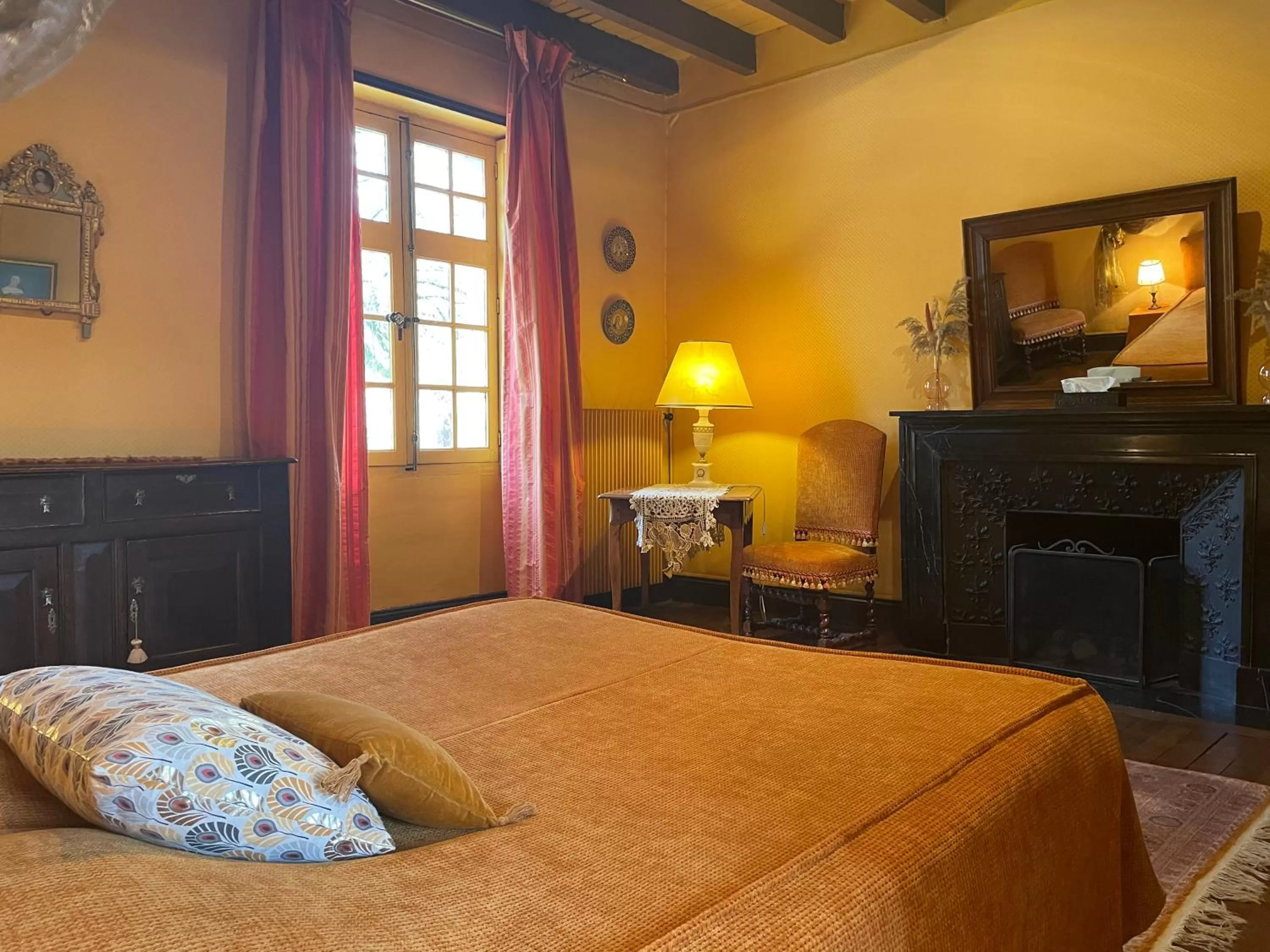 Photo of the whole room, Bed in Manoir de la Rémonière