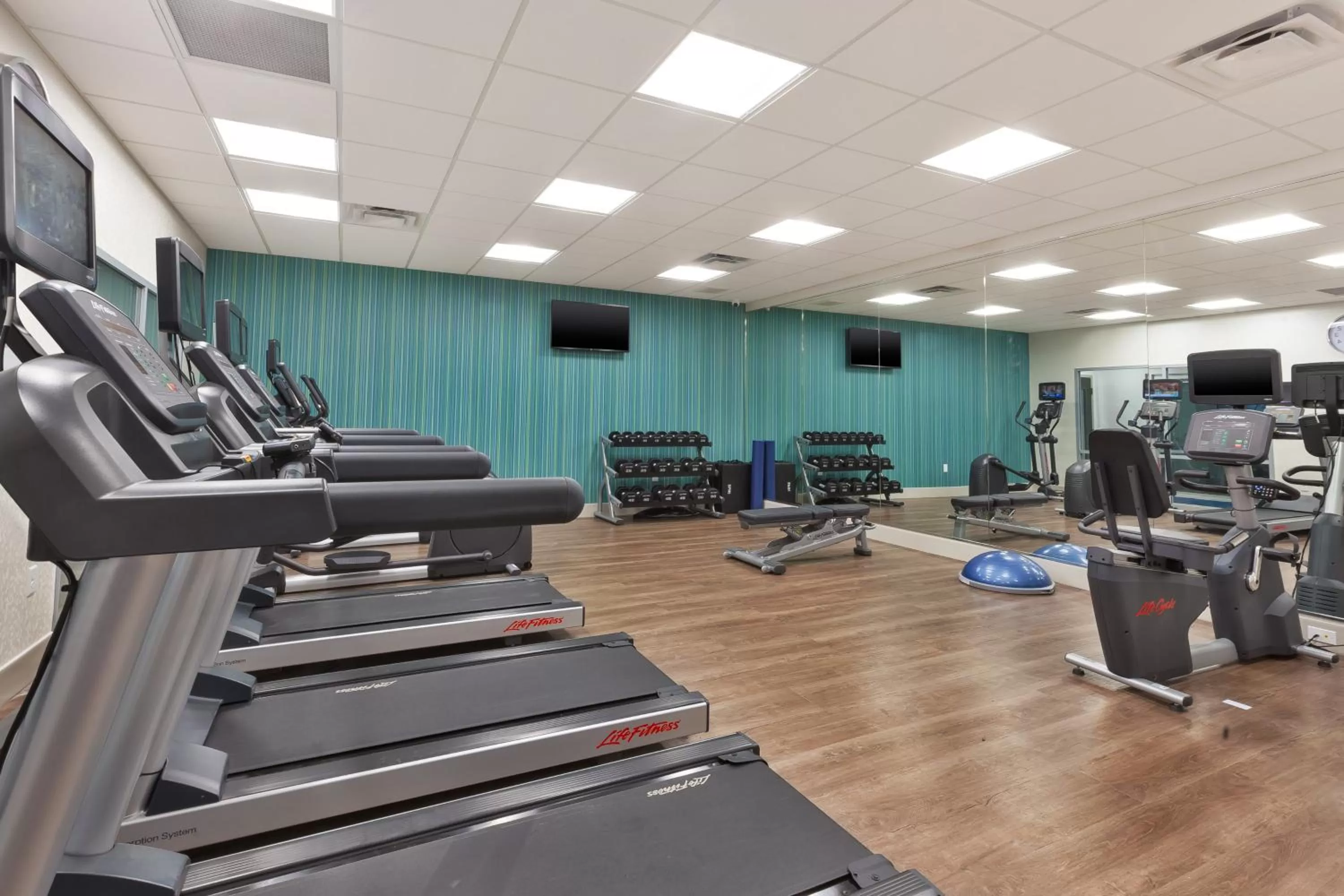 Fitness centre/facilities in Holiday Inn Express & Suites - Milan - Sandusky Area by IHG