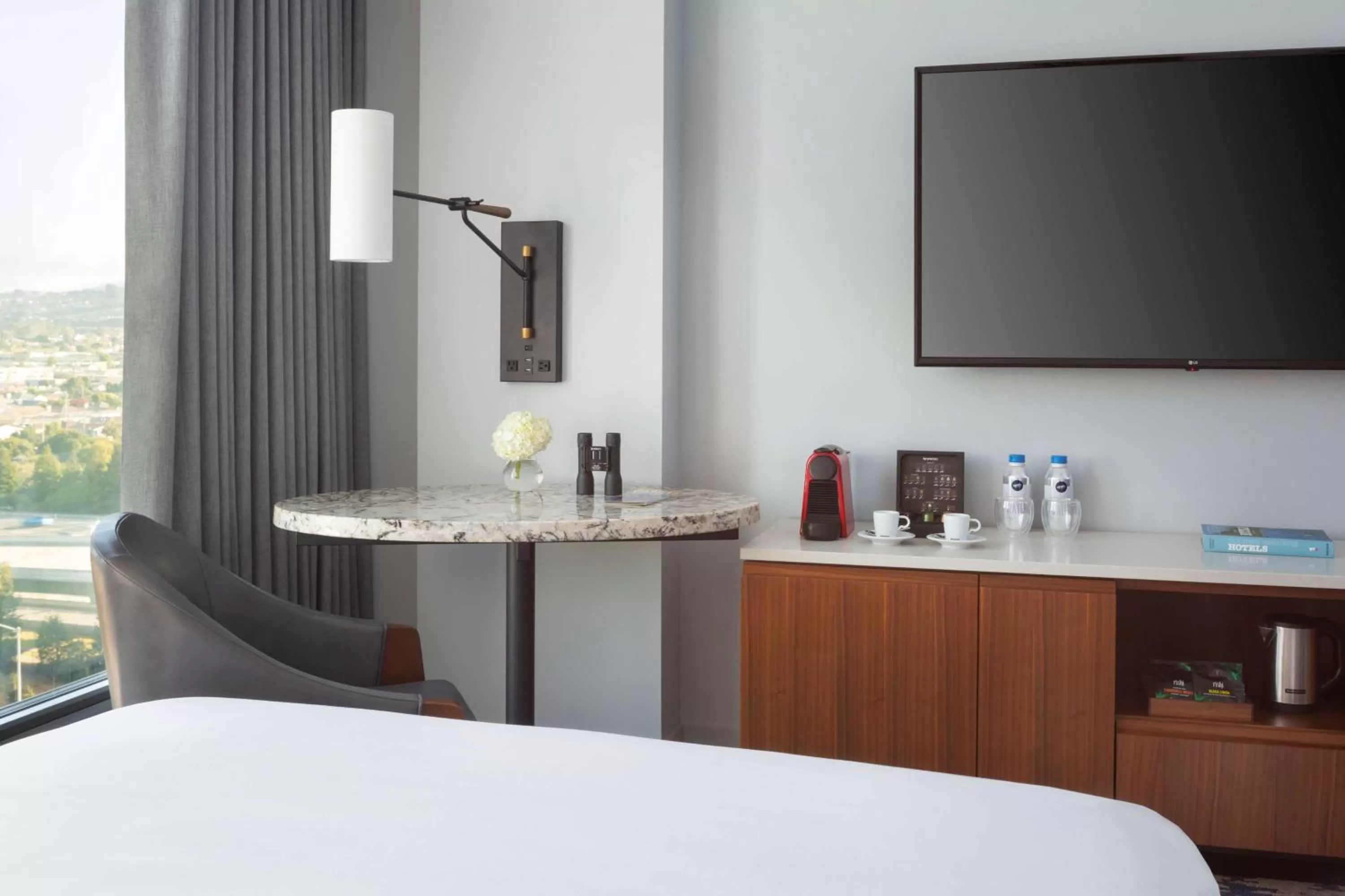 Photo of the whole room, Bed in Grand Hyatt at SFO