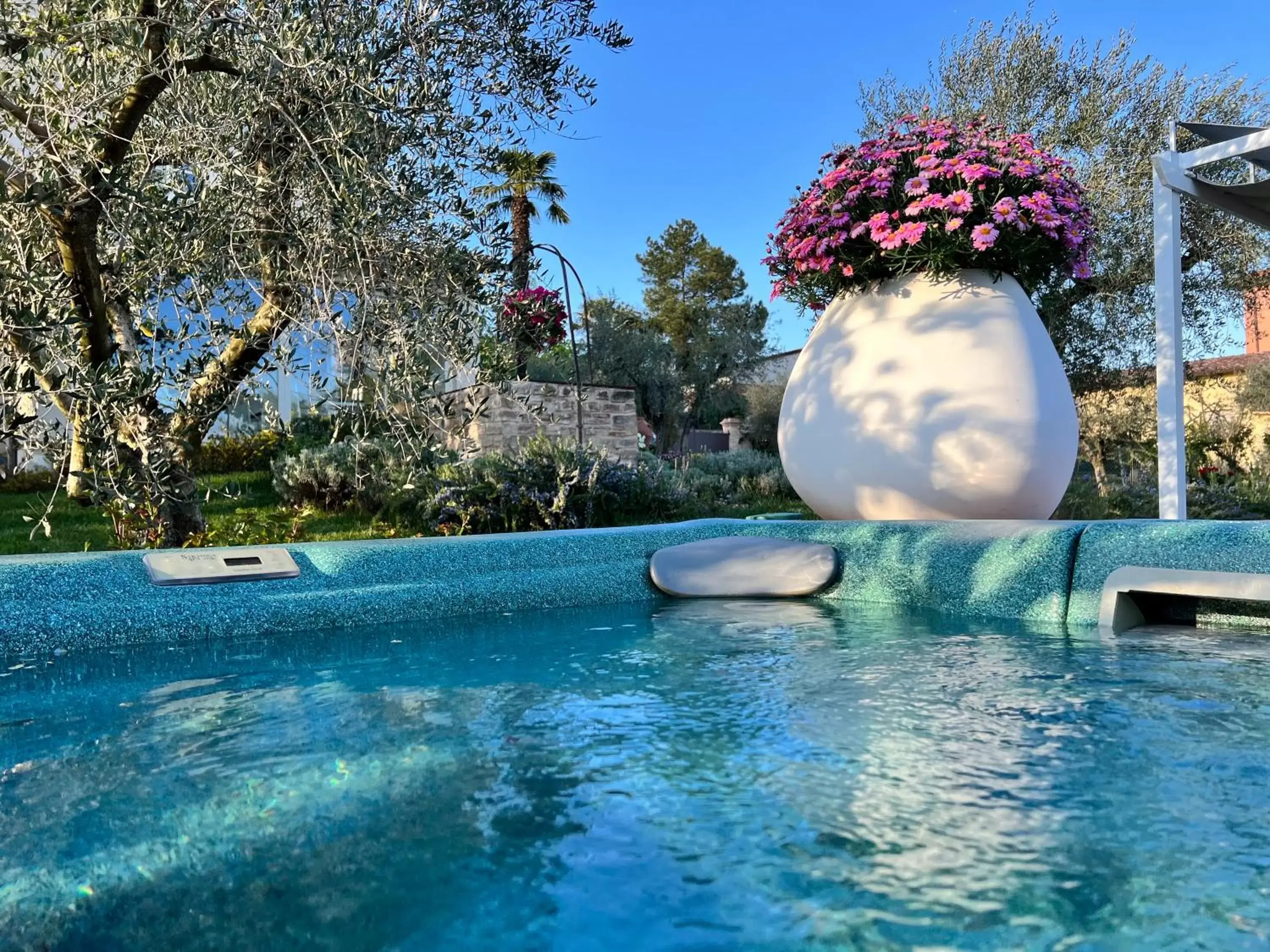 Hot Tub, Swimming Pool in CorteViva Boutique B&B