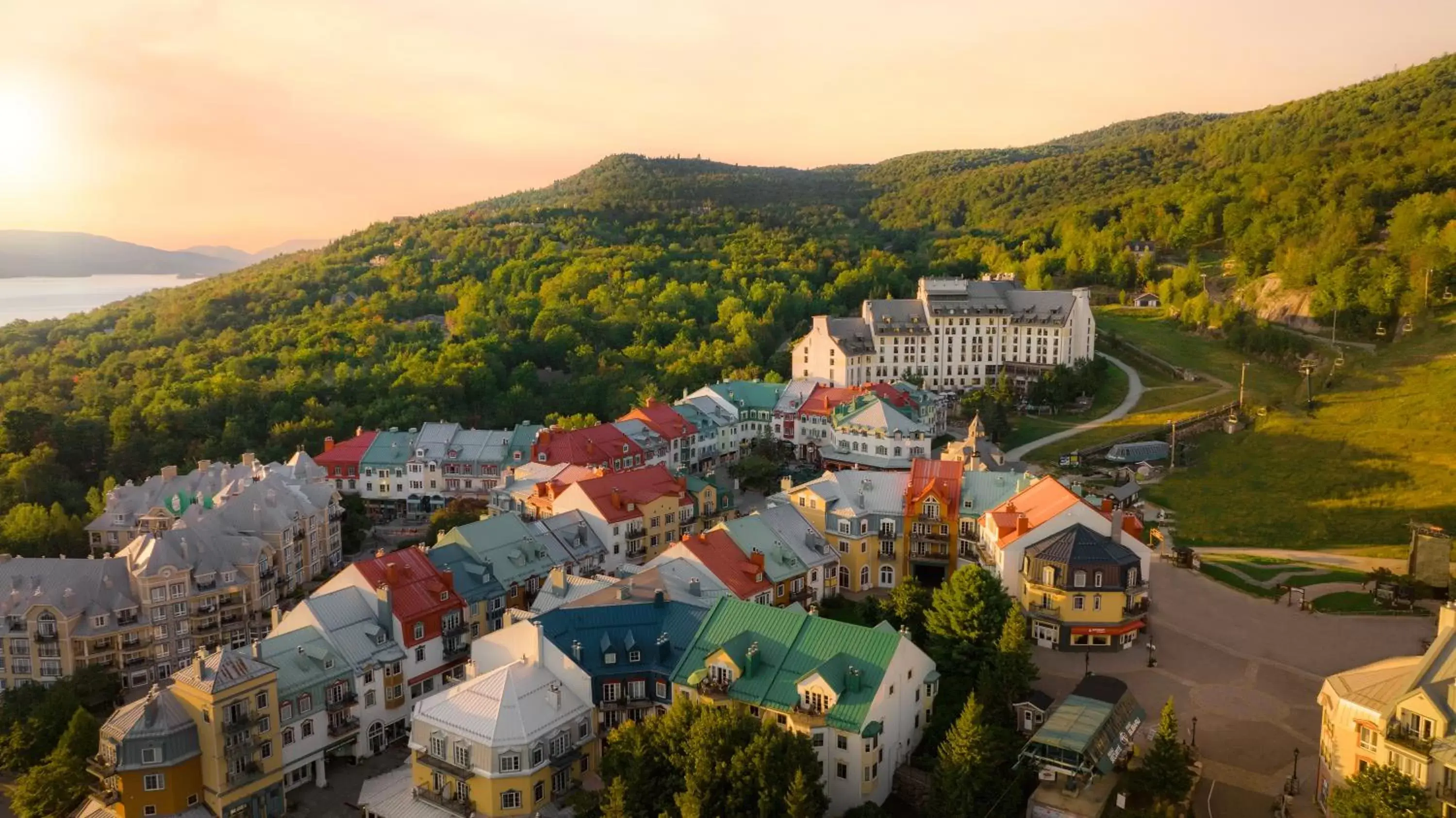 Property building, Bird's-eye View in Fairmont Tremblant