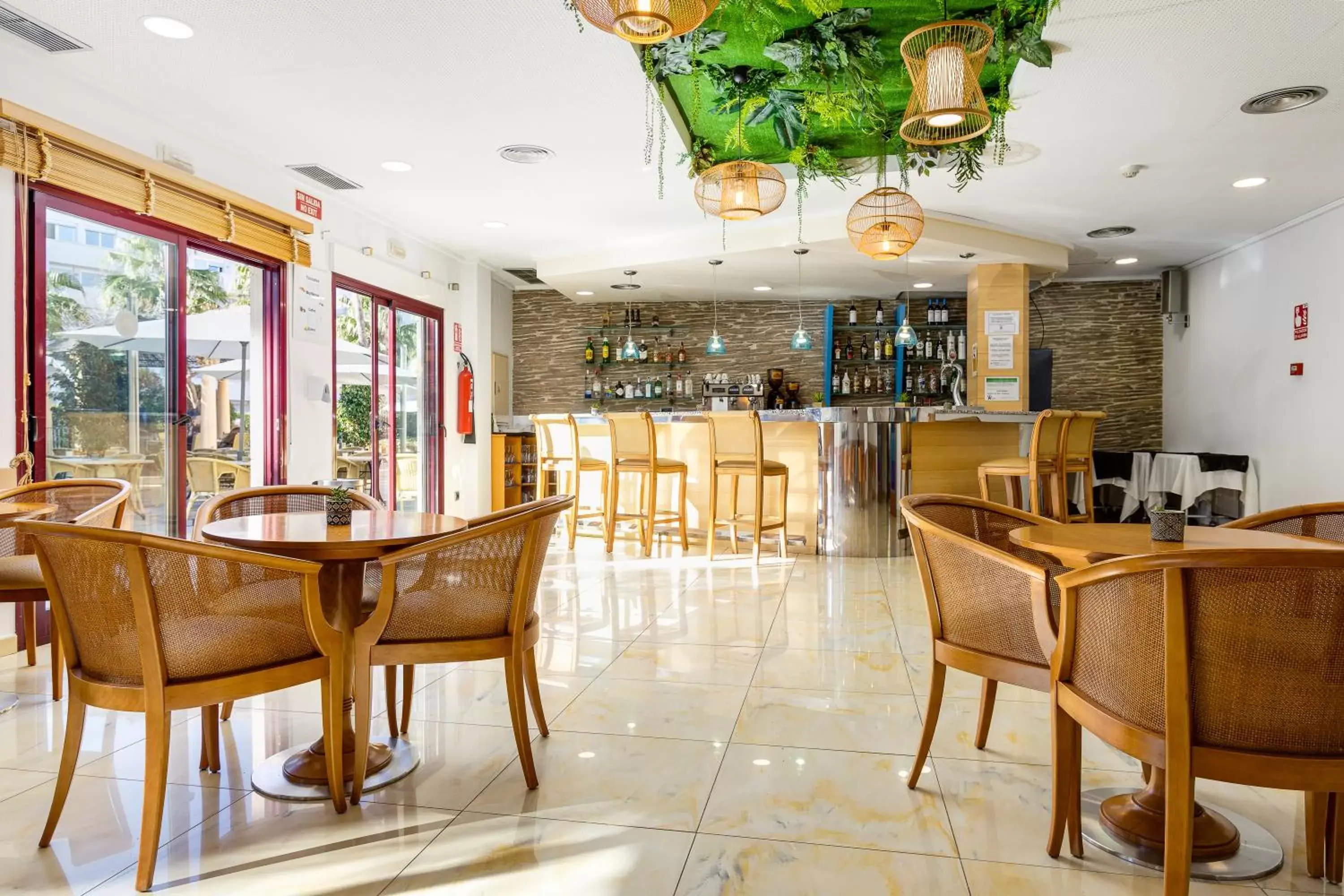 Lounge or bar, Restaurant/Places to Eat in Daniya Denia Spa & Business 4*