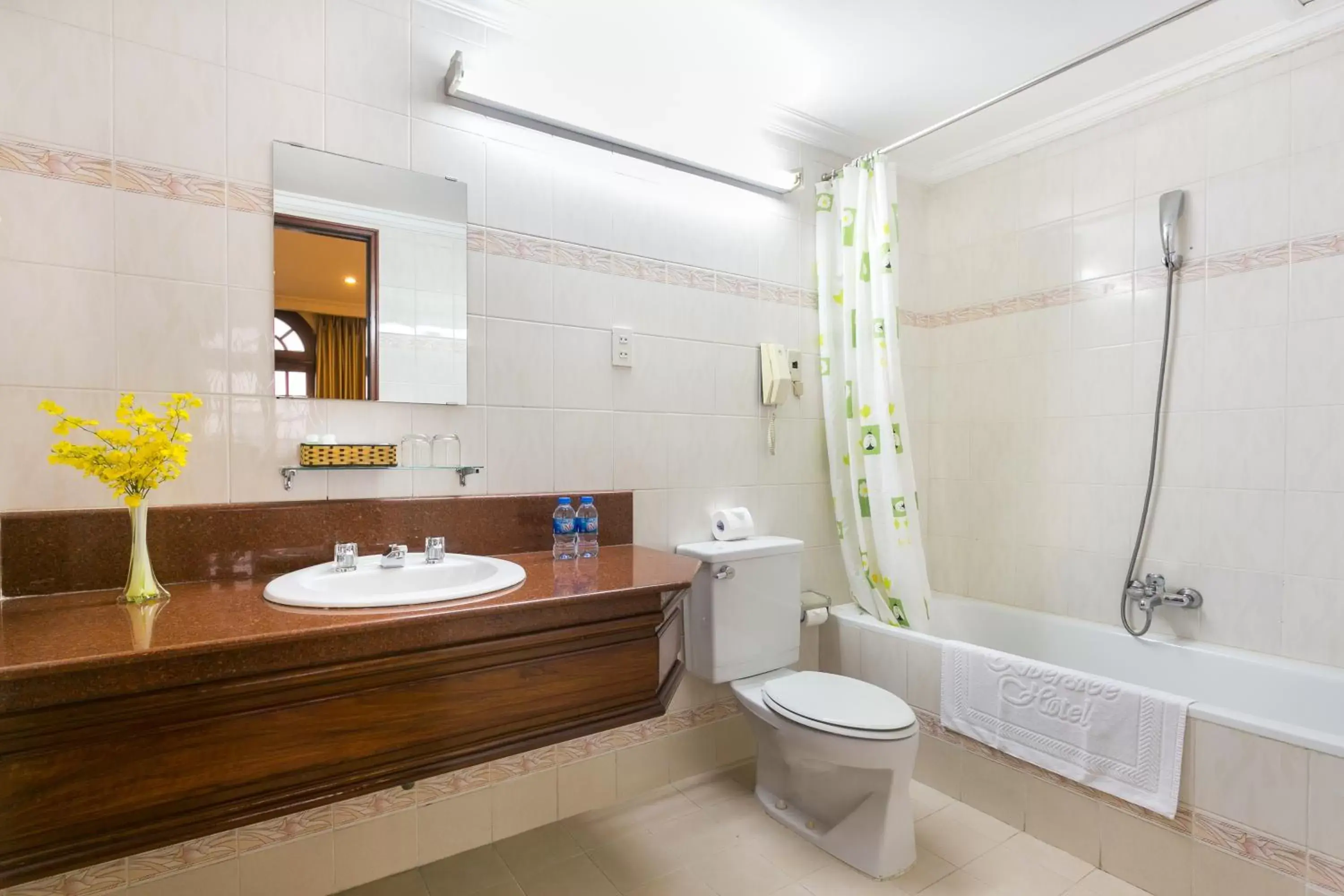 Bathroom in Riverside Hotel Saigon Bathroom in Riverside Hotel Saigon