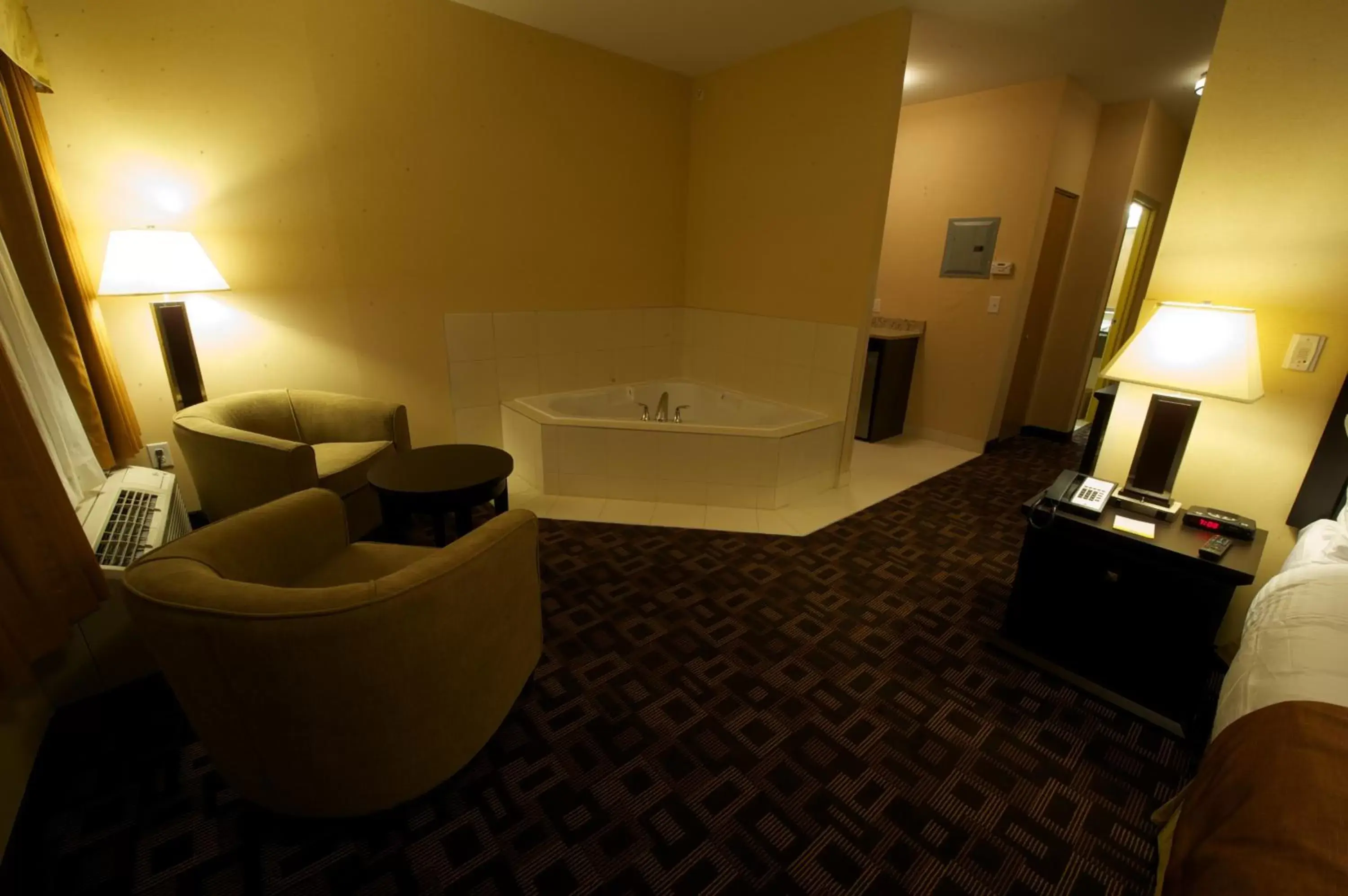 Spa and wellness centre/facilities, Bathroom in Days Inn & Suites by Wyndham Winnipeg Airport Manitoba