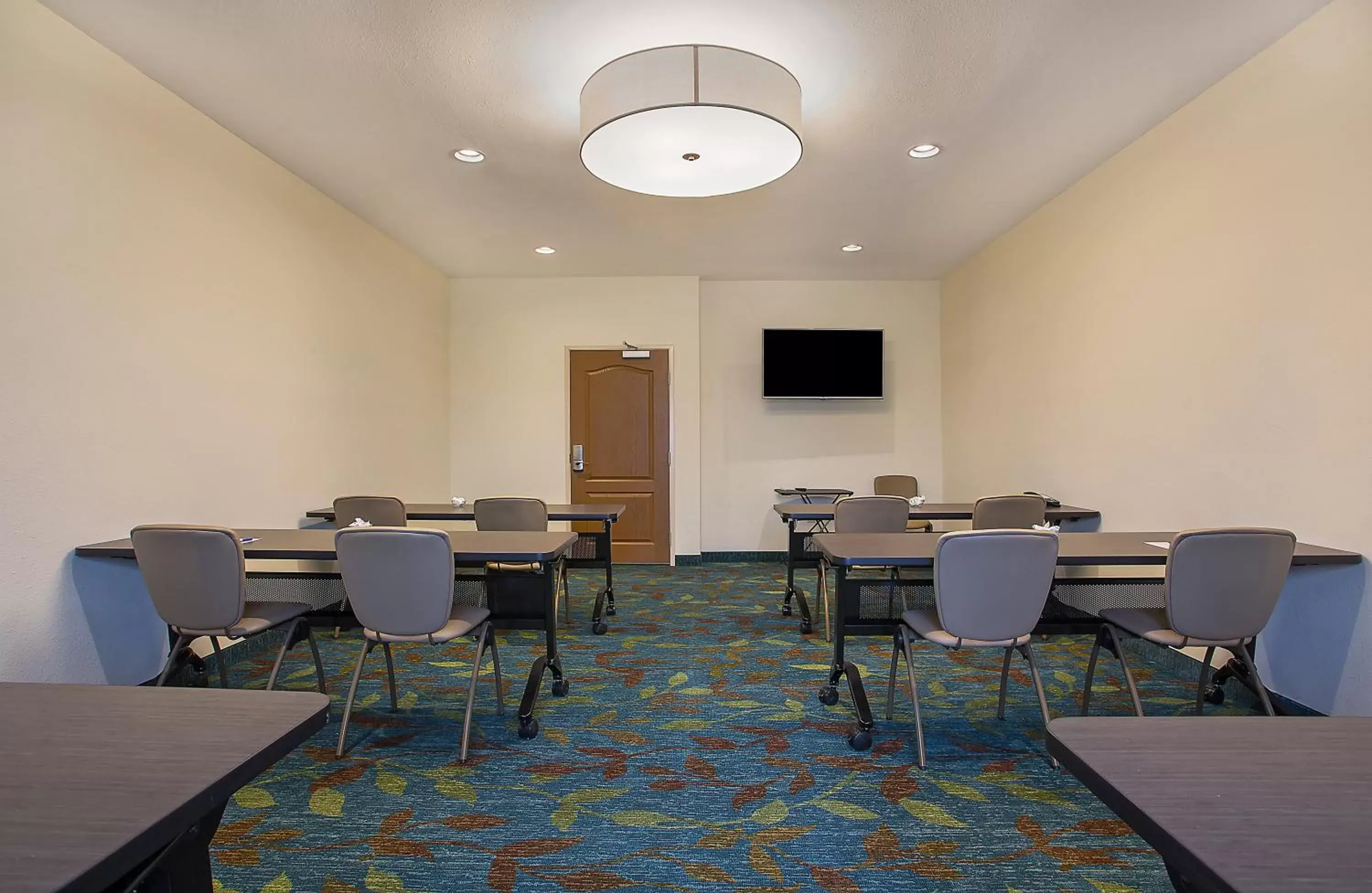 Meeting/conference room in Candlewood Suites Fort Campbell - Oak Grove, an IHG Hotel