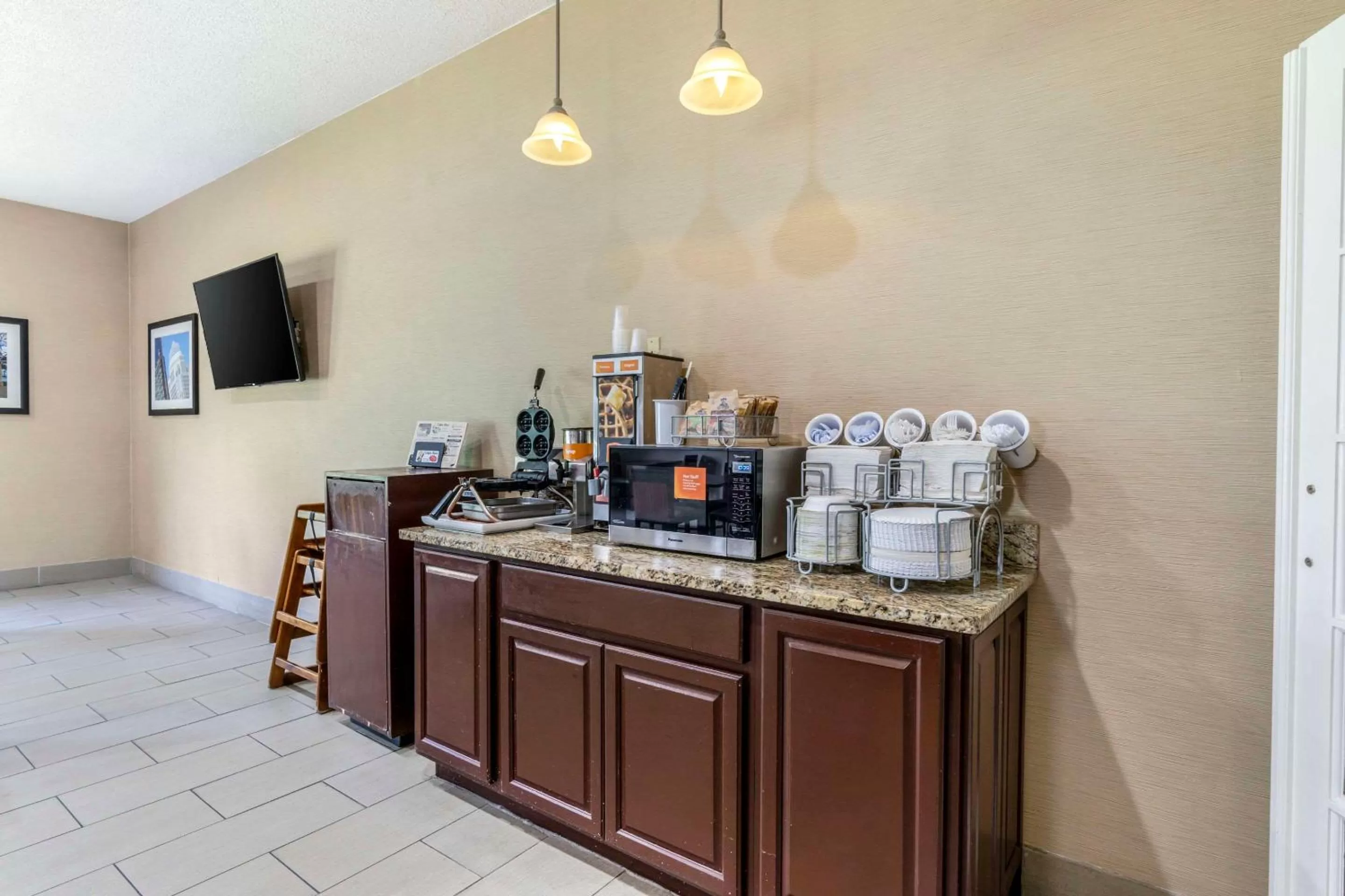 Breakfast in Comfort Inn & Suites La Grange - Louisville Area