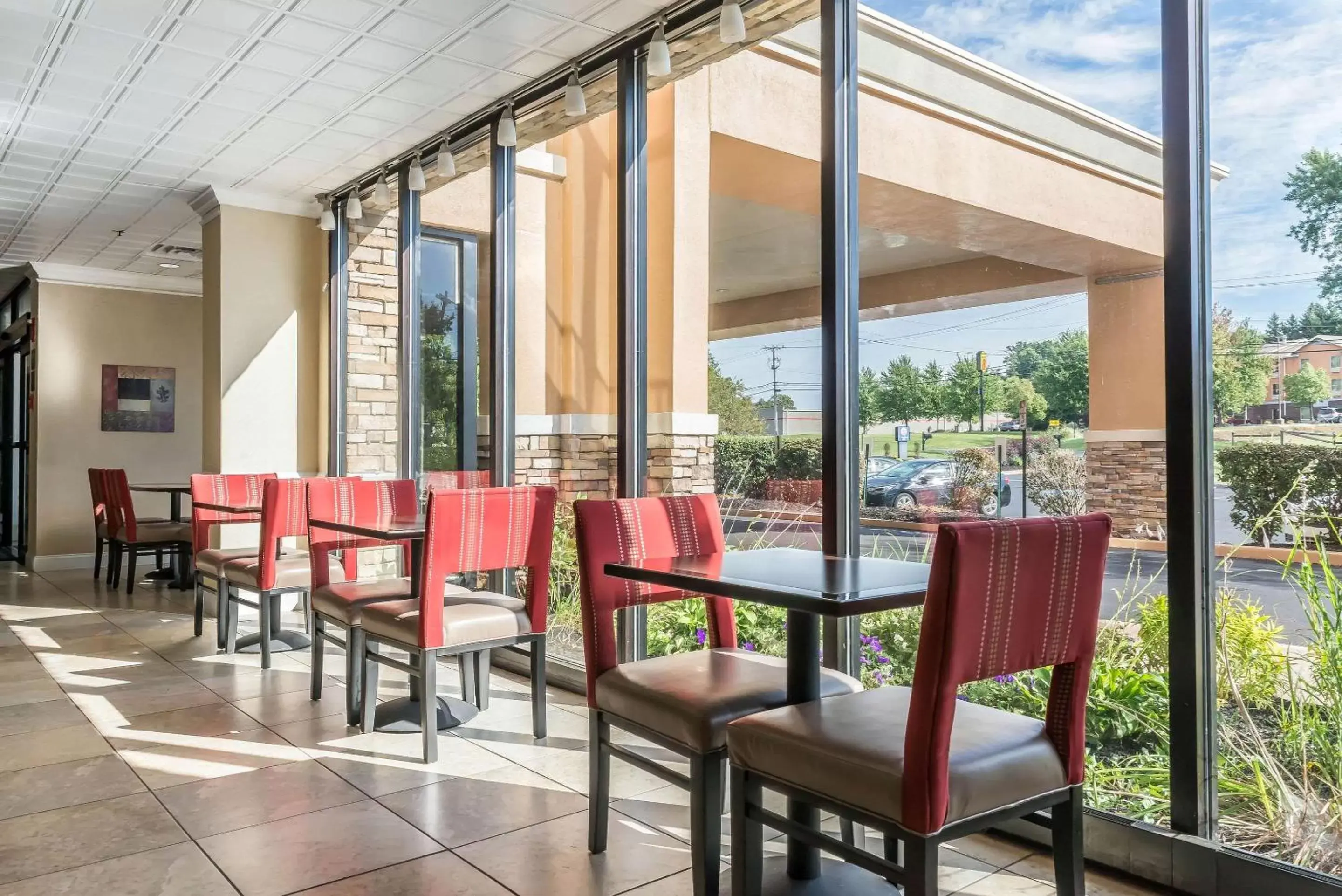 Restaurant/Places to Eat in Comfort Inn Cranberry Township
