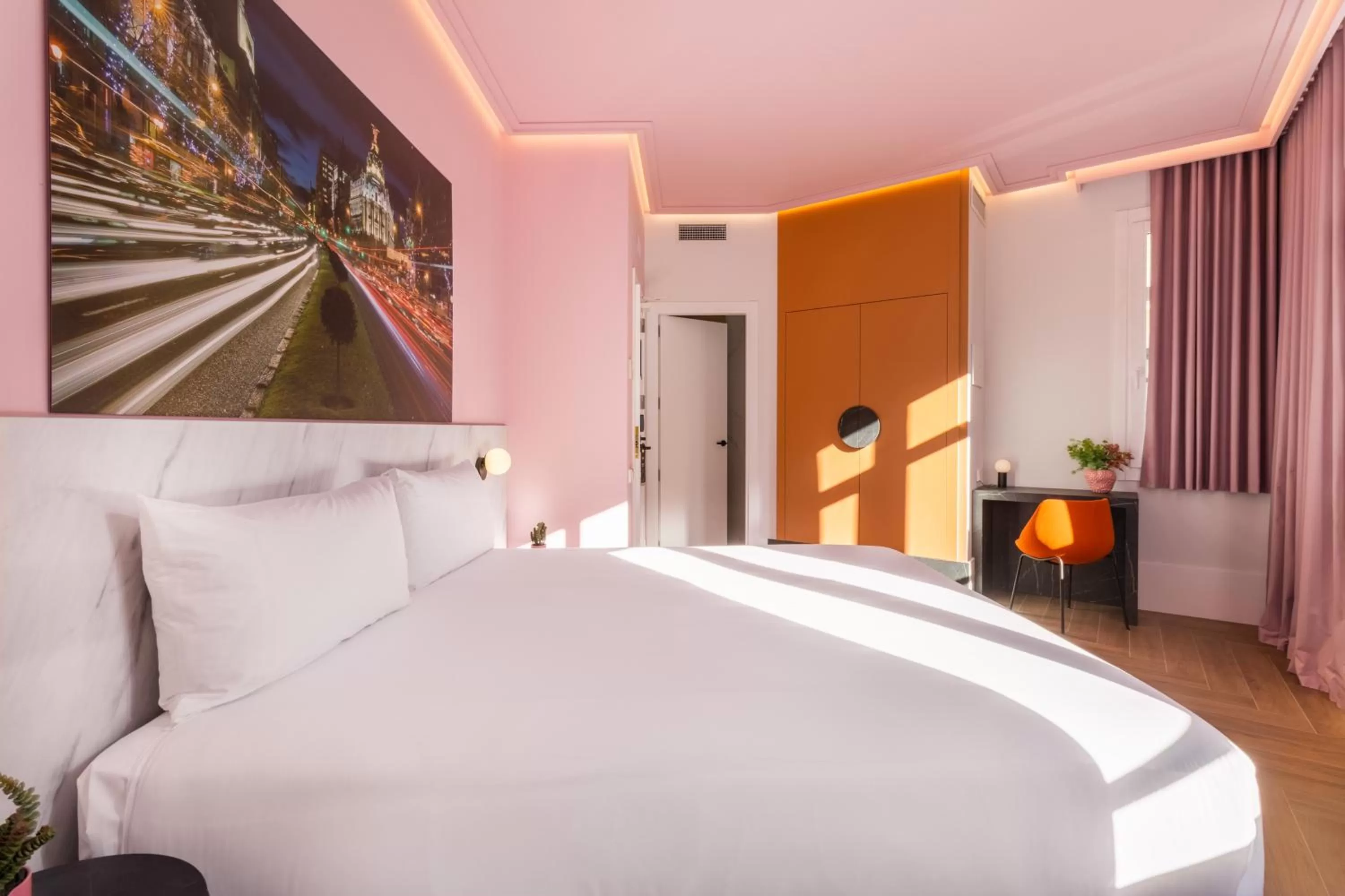 Bed in Ikonik Gran Vía