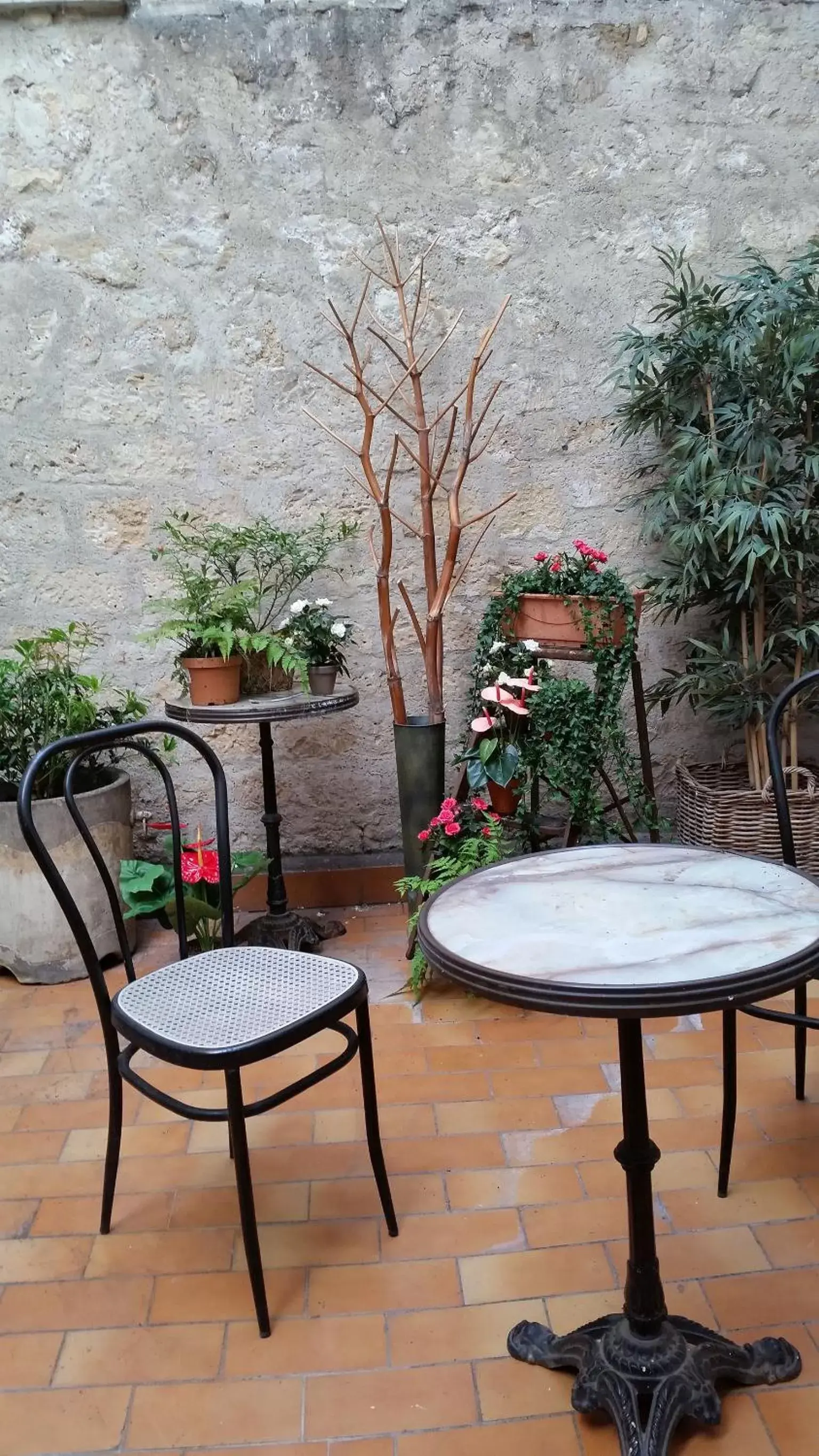 Balcony/Terrace, Seating Area in Hôtel Le Compostelle