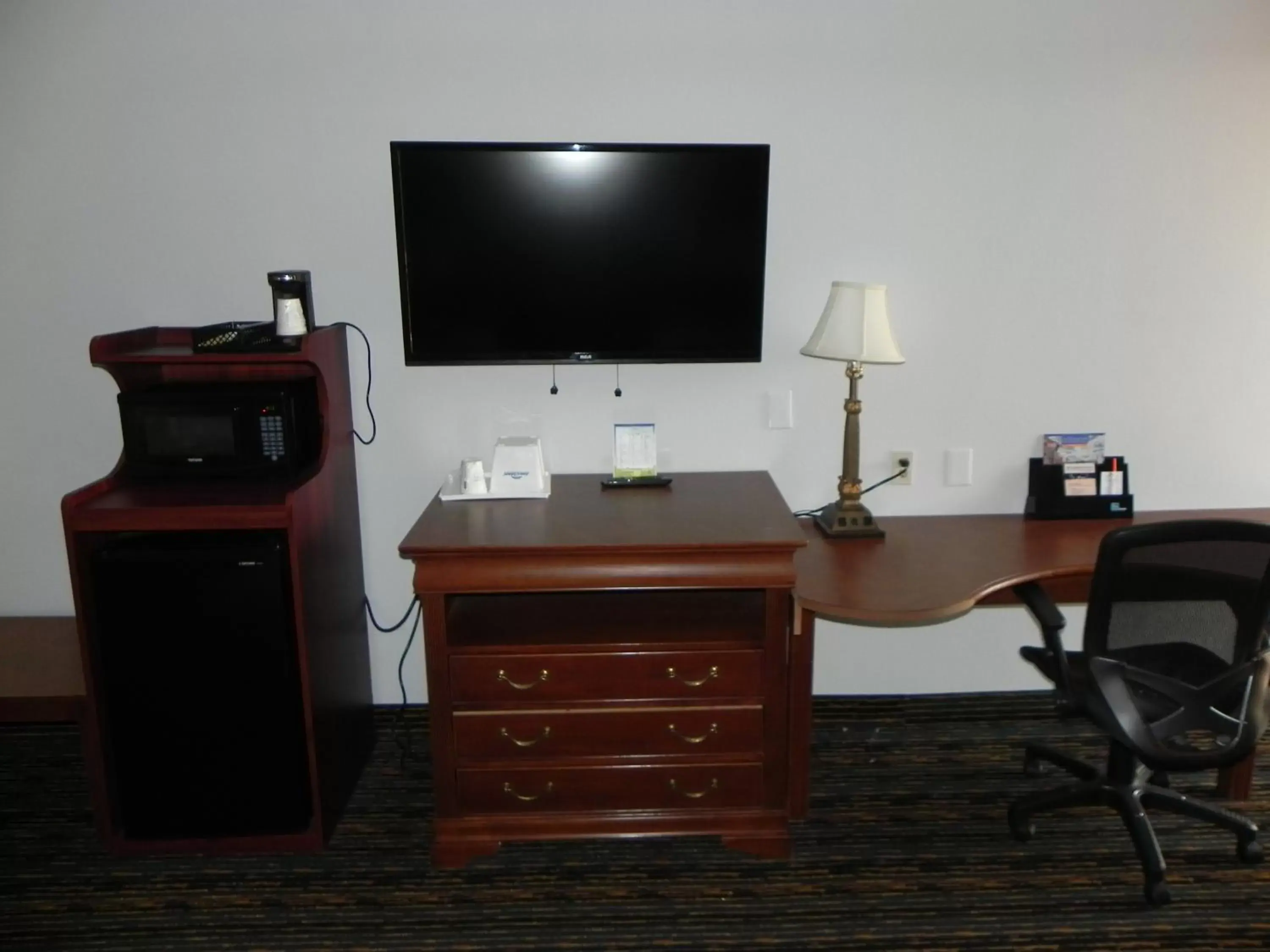 Other, TV/Entertainment Center in Howard Johnson by Wyndham Lexington
