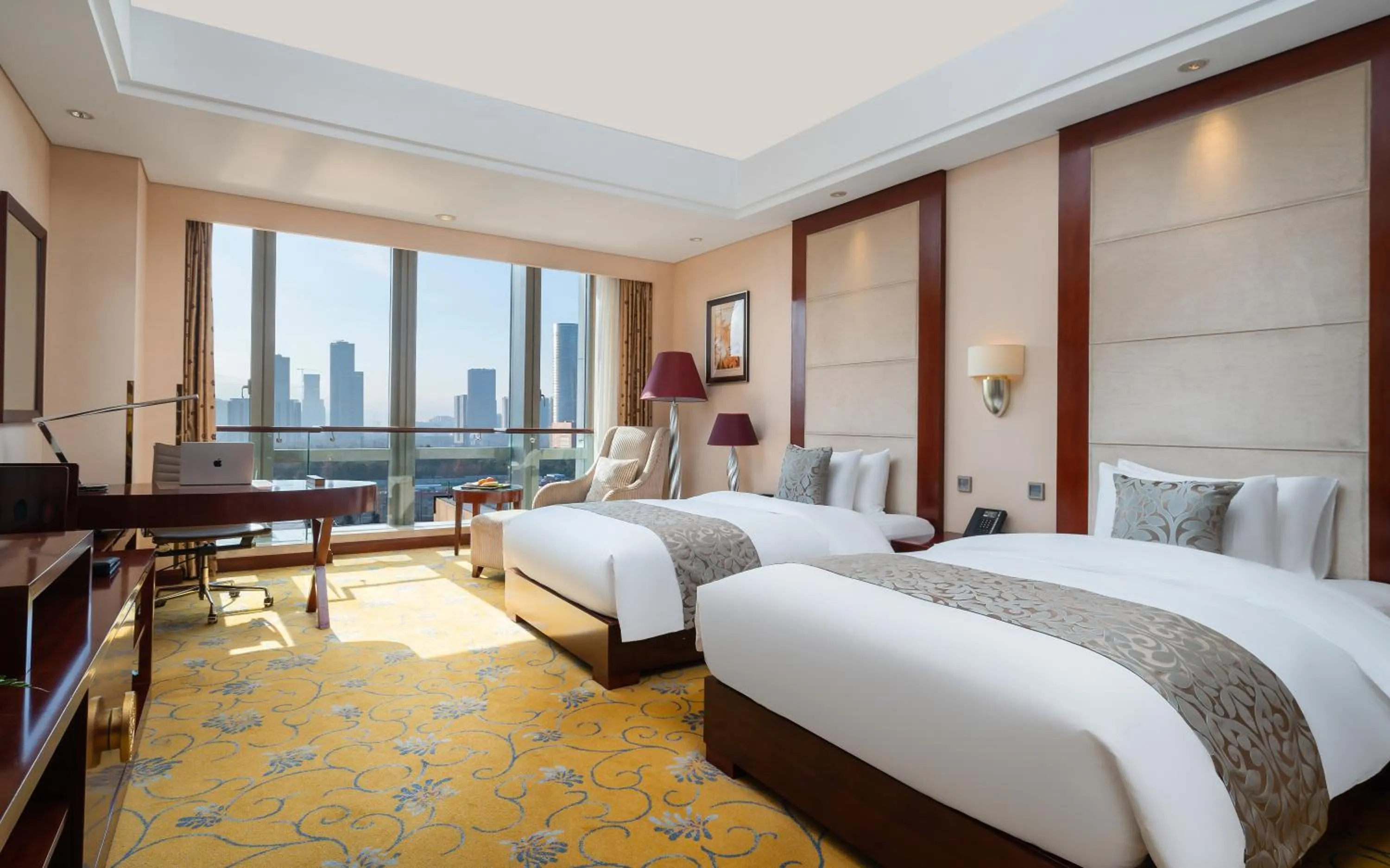 Bedroom, Bed in Howard Johnson Tropical Garden Plaza Kunming