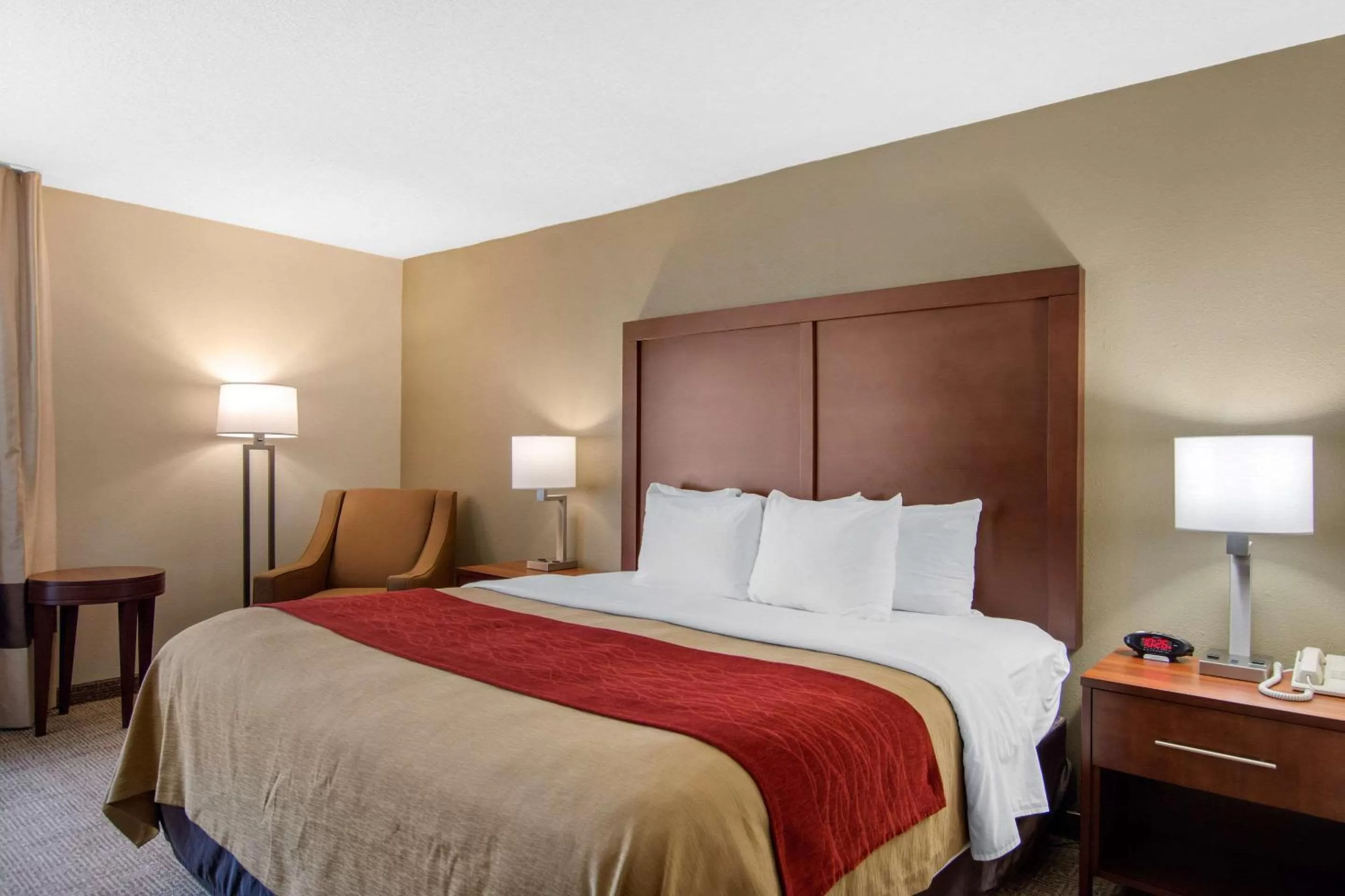 Photo of the whole room, Bed in Comfort Inn Chester - Richmond South