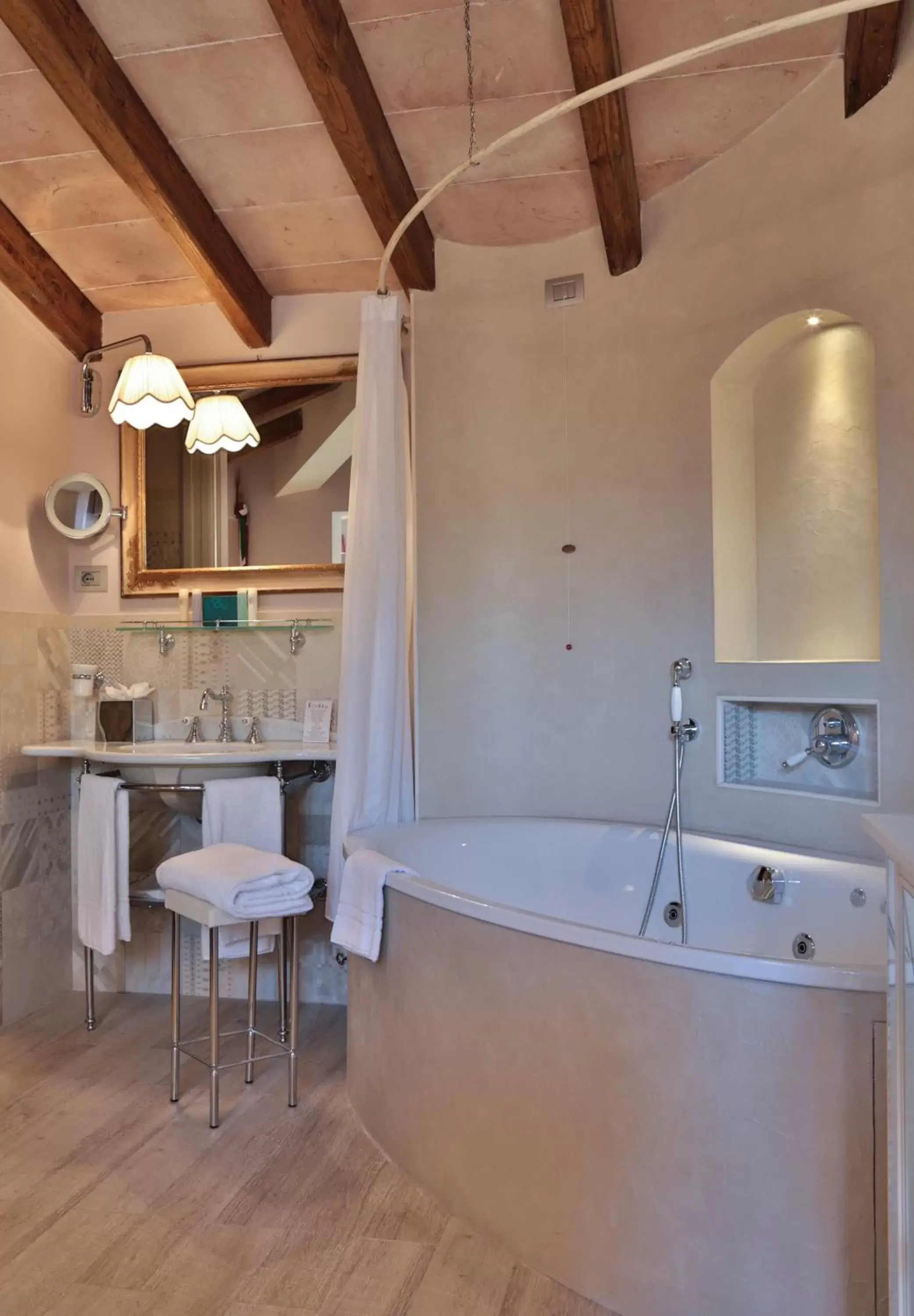 Hot Tub, Bathroom in Ville Sull'Arno