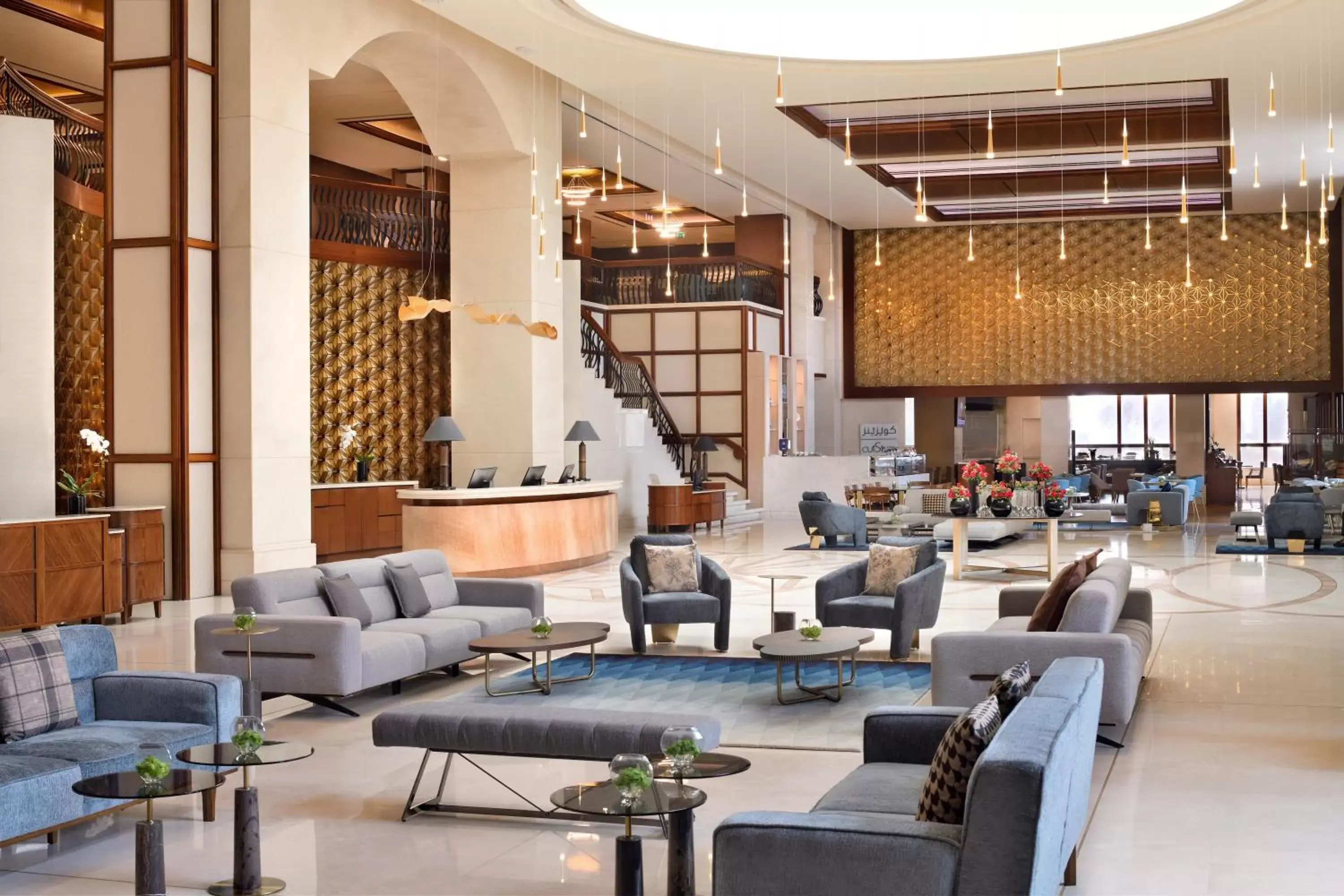 Lobby or reception, Lounge/Bar in Crowne Plaza - Dubai Jumeirah, an IHG Hotel