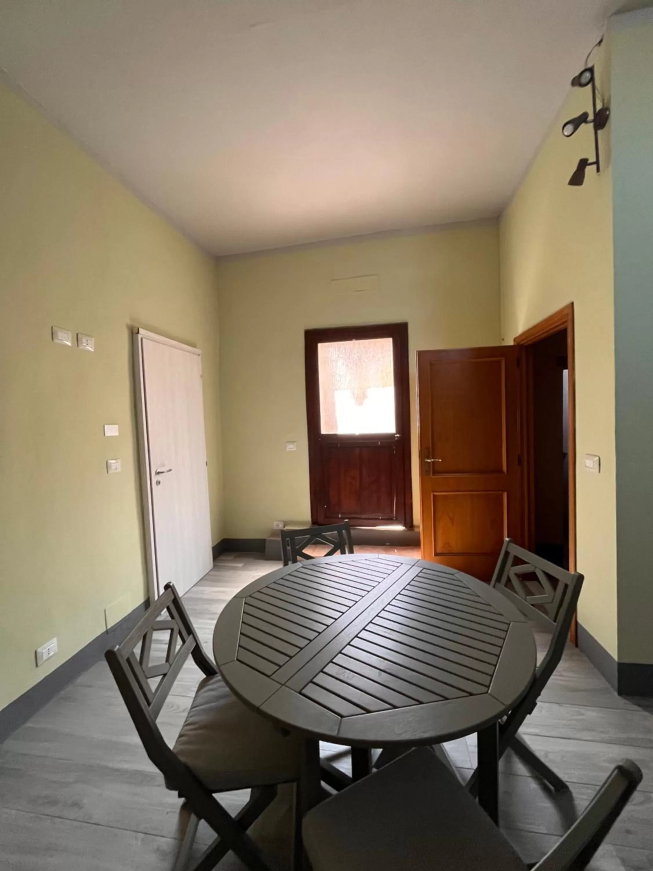 Dining area in Tuscany Experience BnB