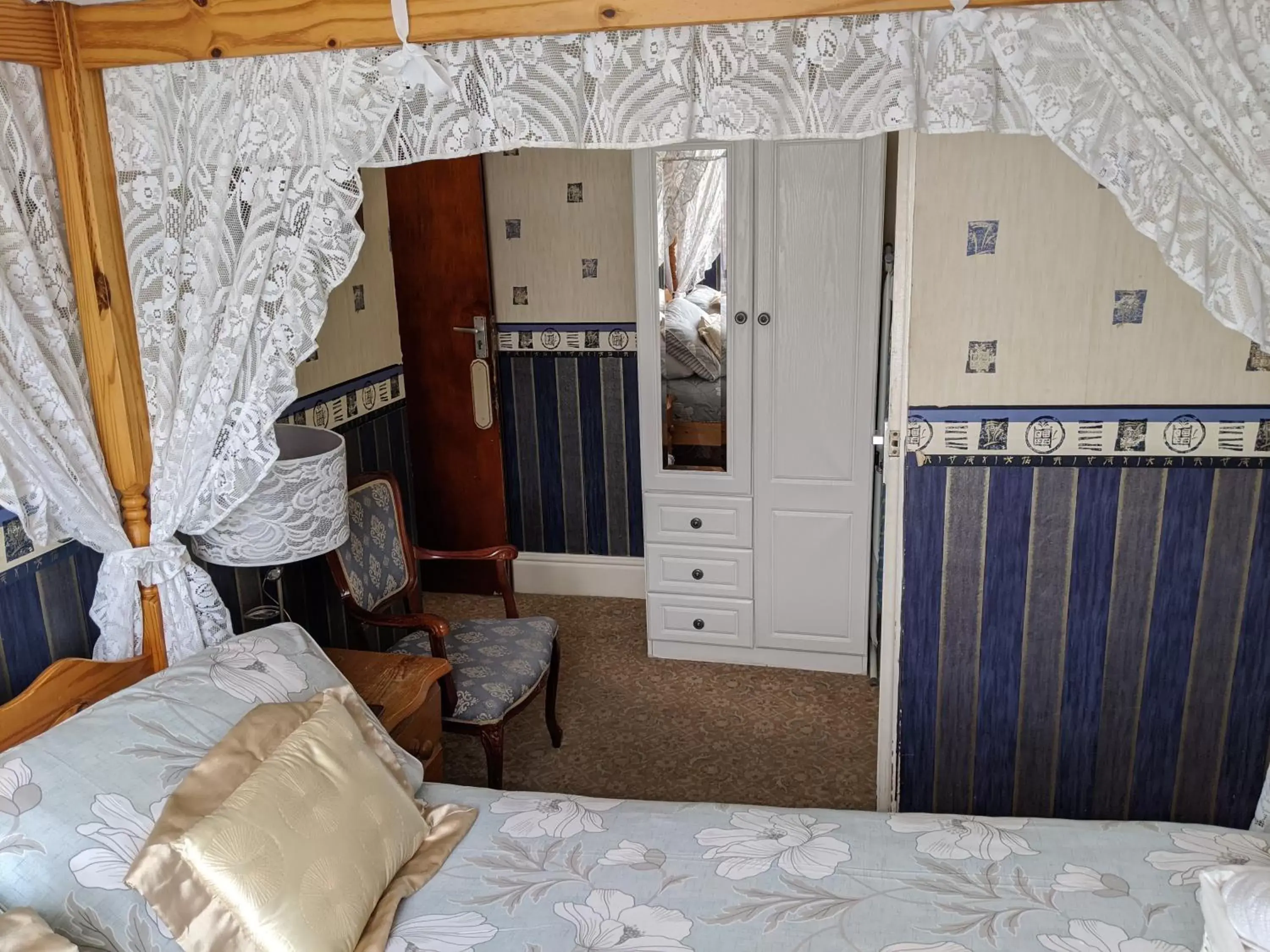 Bedroom in The New Guilderoy Hotel