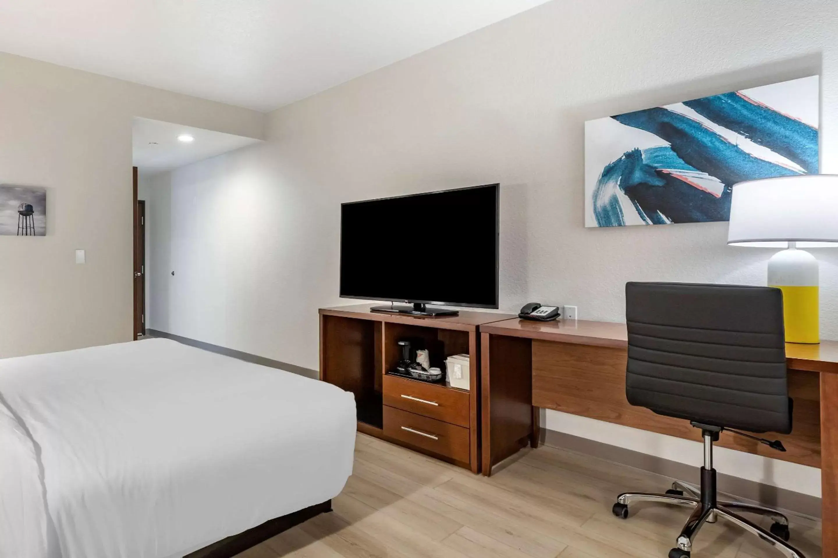 Bedroom, Bed in Comfort Inn & Suites Bennett