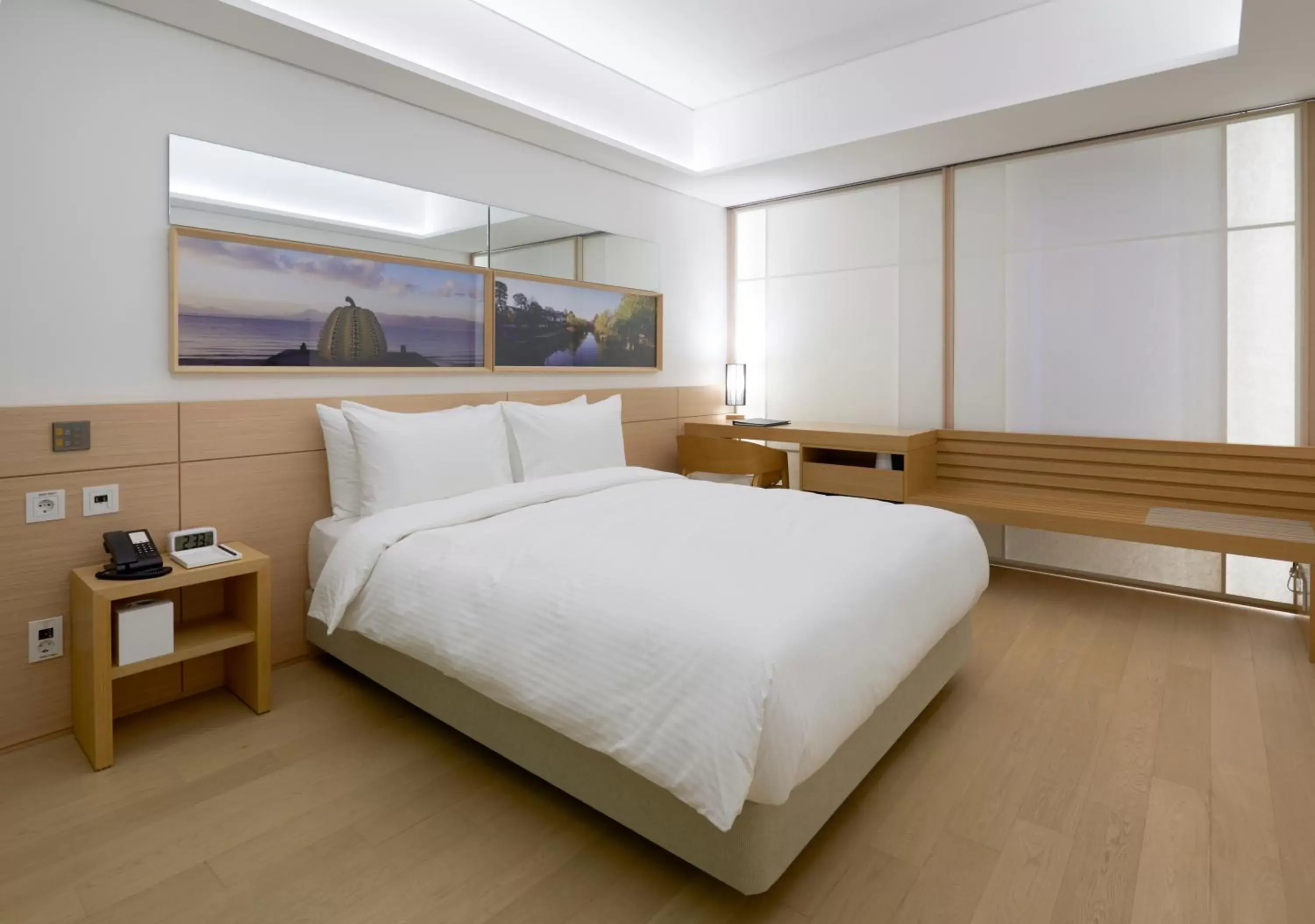 Bedroom, Bed in Sotetsu Hotels The Splaisir Seoul Myeongdong