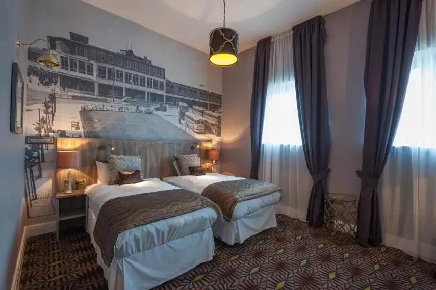 Twin Room in The Saxon Crown Wetherspoon Twin Room in The Saxon Crown Wetherspoon