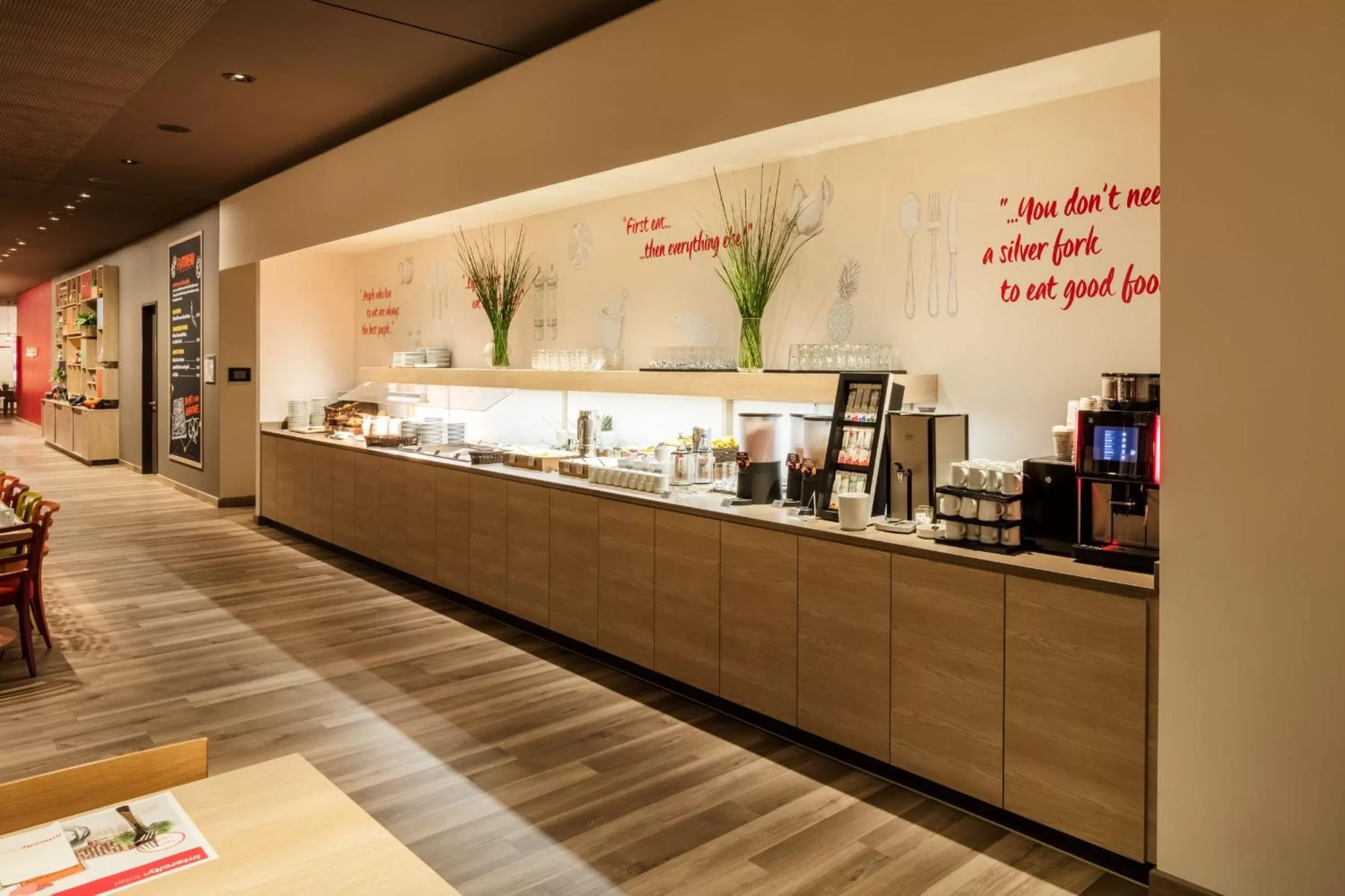 Restaurant/places to eat in IntercityHotel Graz