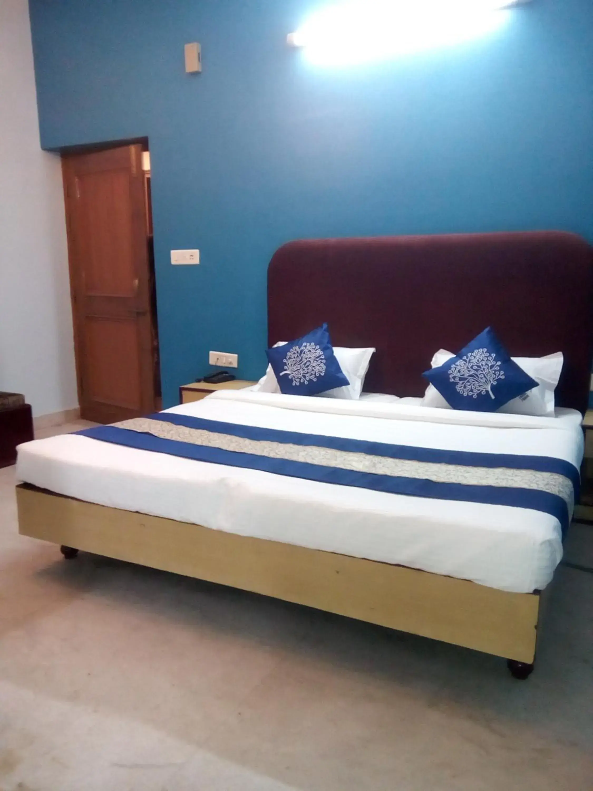 Bed in Hotel Mayur